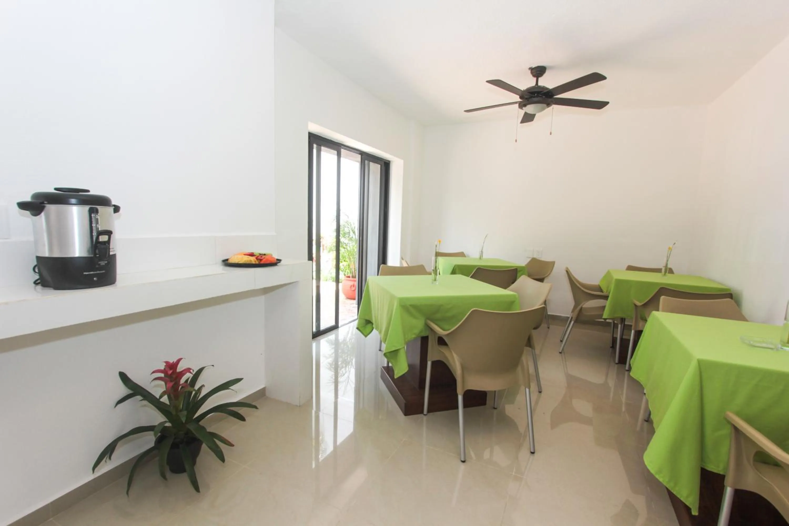 Restaurant/places to eat in Hotel Los Girasoles