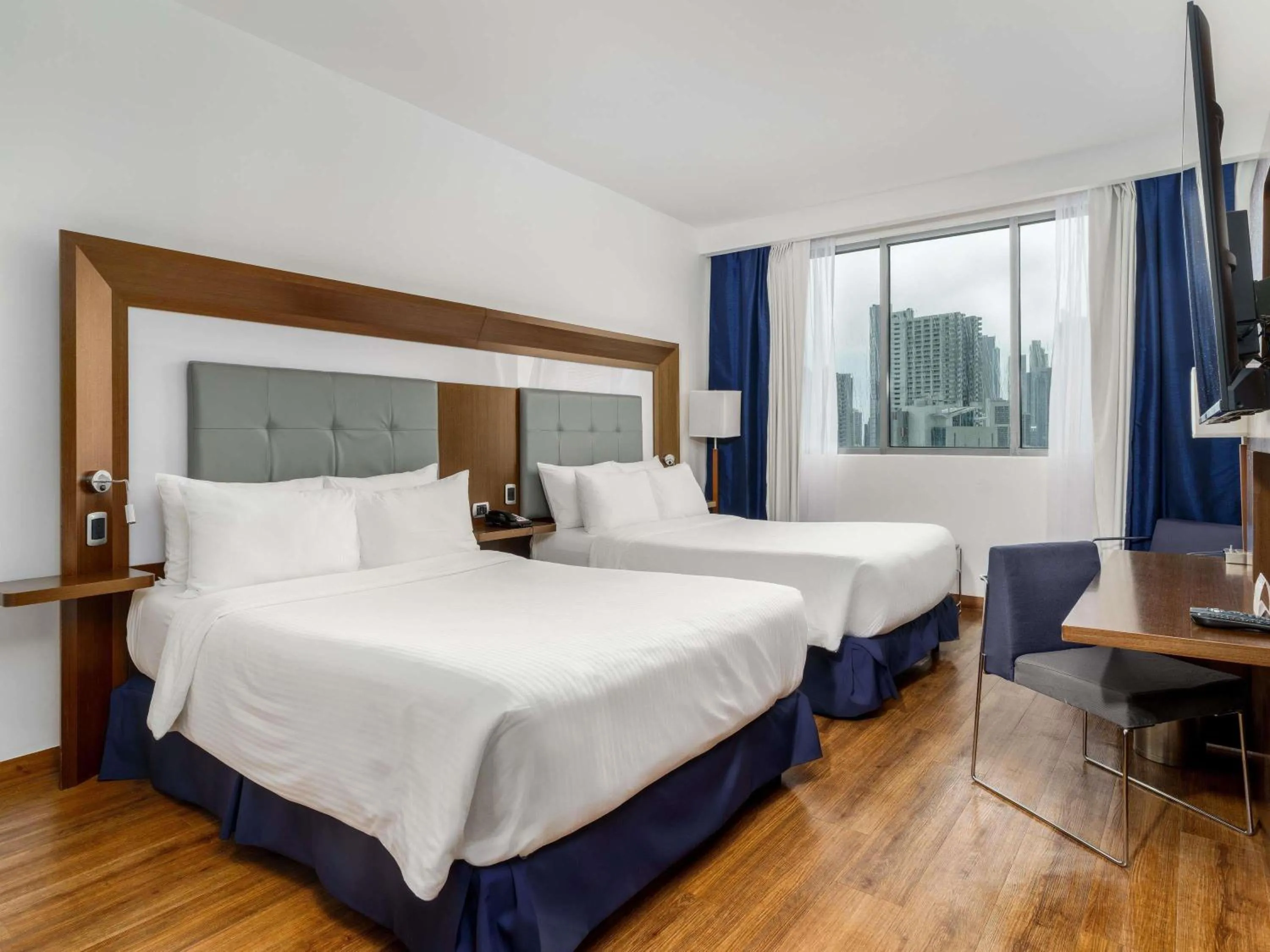 Bedroom, Bed in Novotel Panama City