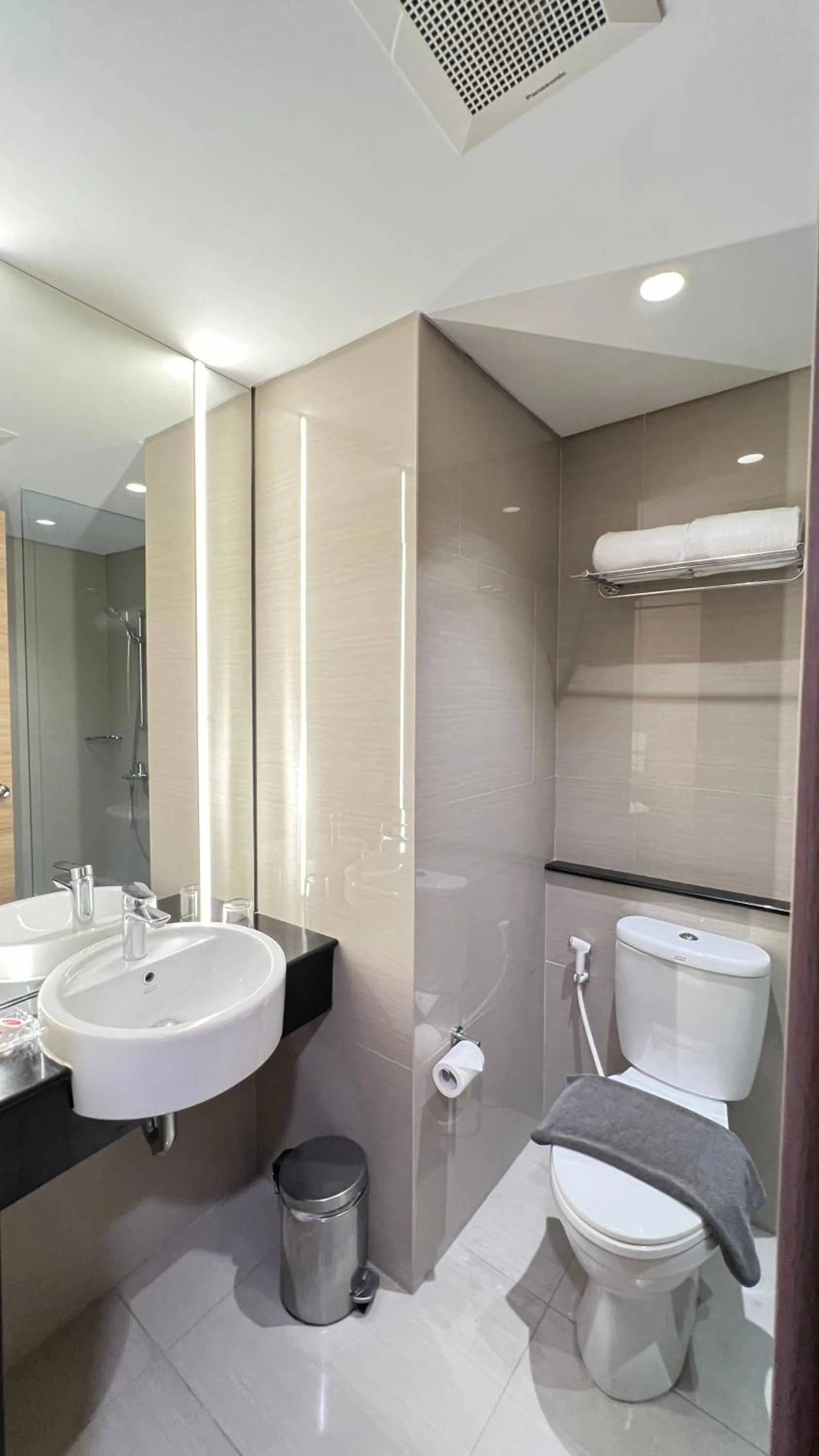 Bathroom in @Hom Semarang Simpang Lima