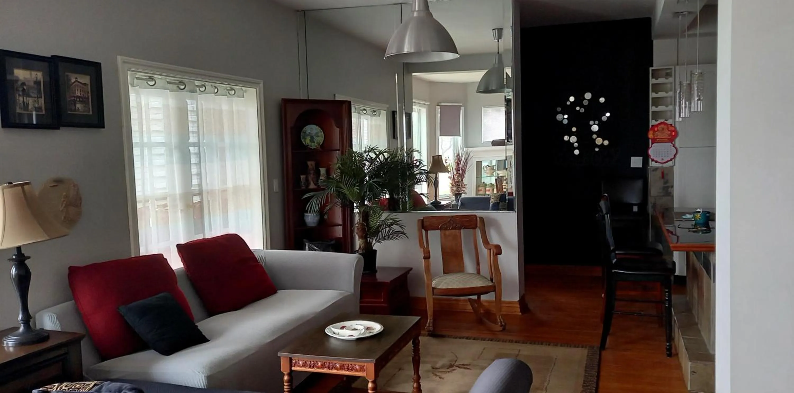 Living room in Waterfront Home Windsor ,On, Ca