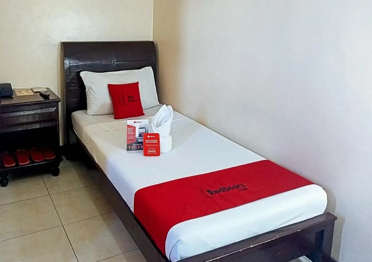 Bed in RedDoorz near Ormoc Port Terminal