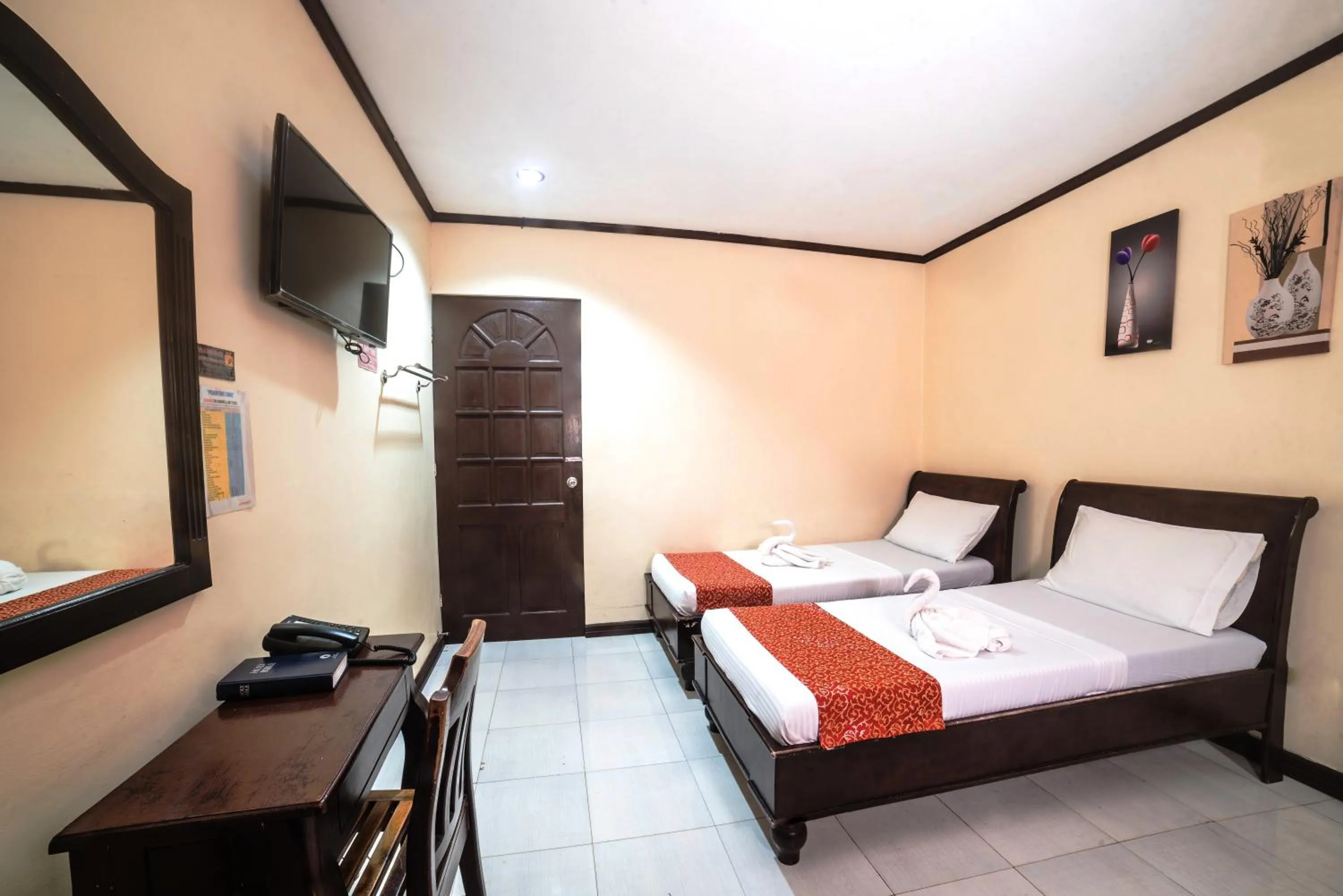 TV and multimedia, Bed in RedDoorz near Ormoc Port Terminal