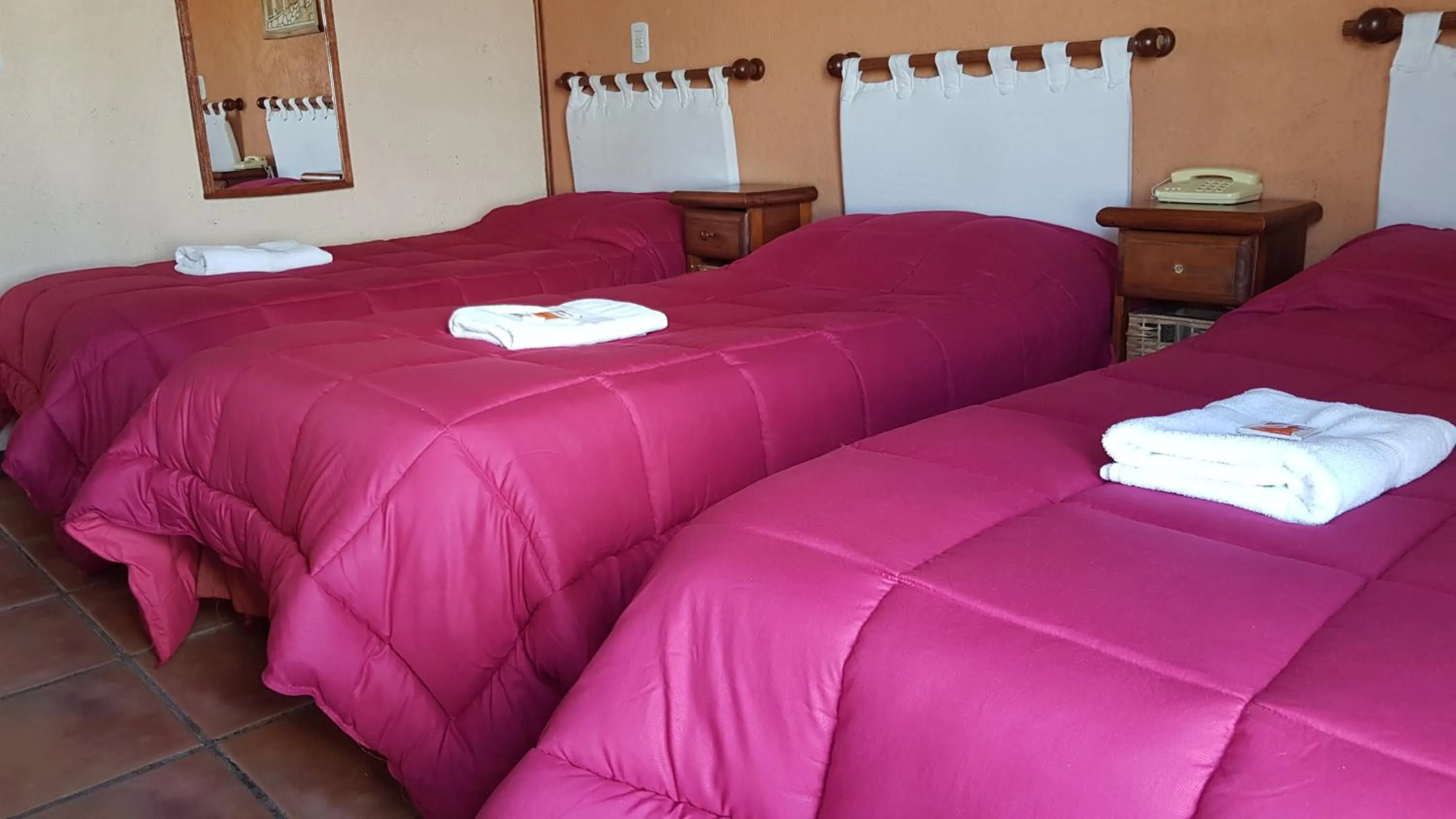 Photo of the whole room in Fuerte Calafate Hotel Panorámico