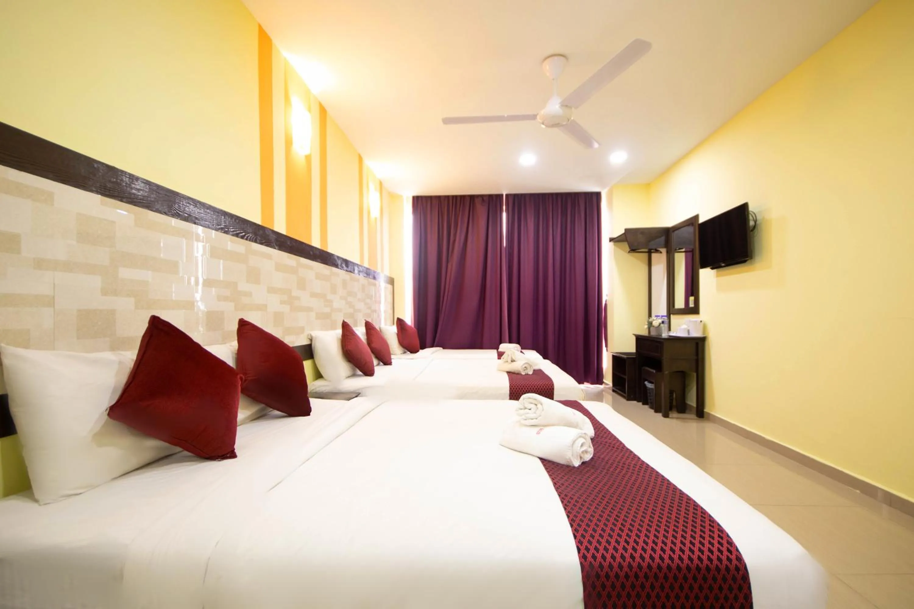 Bedroom, Bed in Sun Inns Hotel Meru Raya