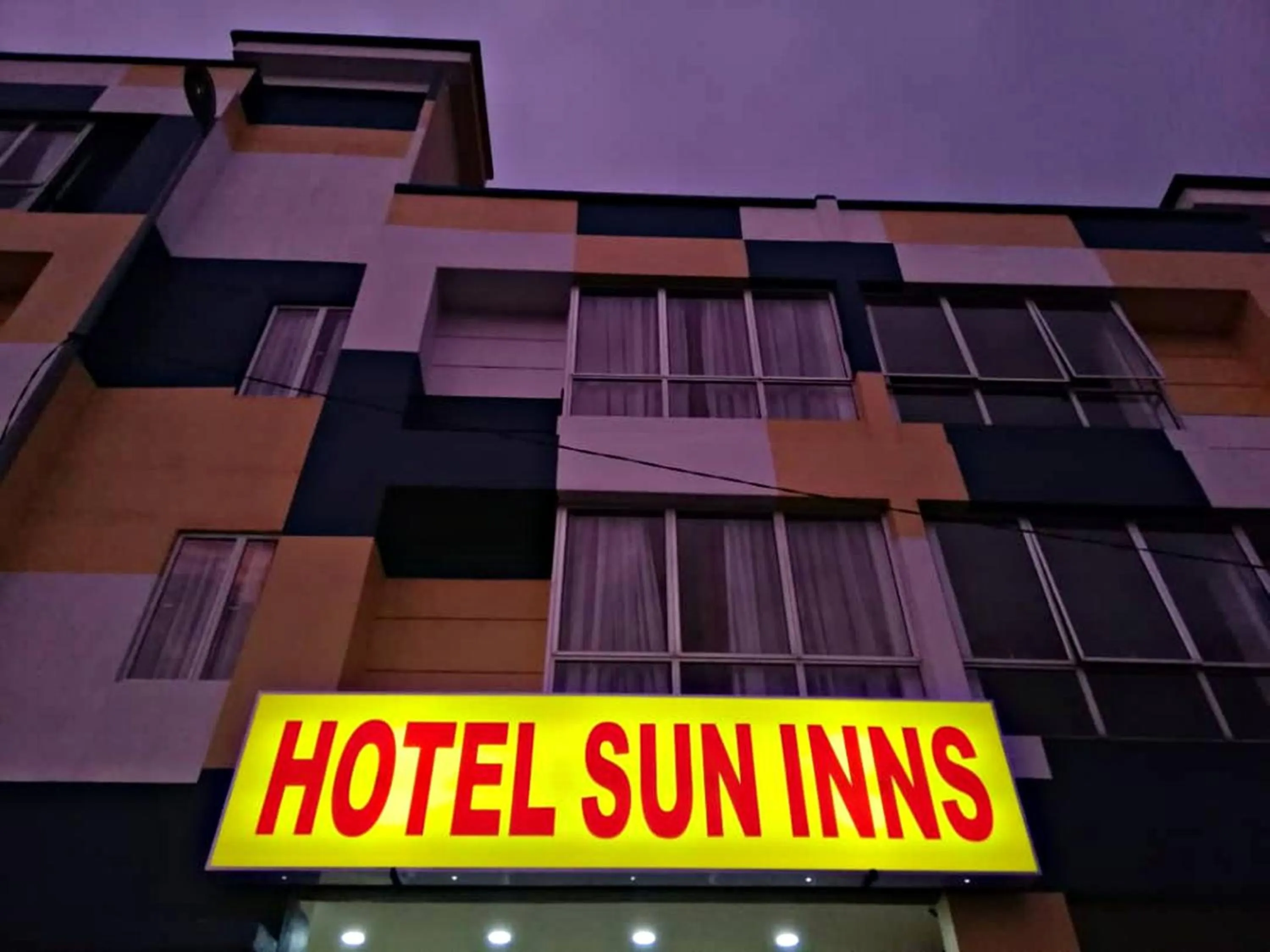 Property building in Sun Inns Hotel Meru Raya