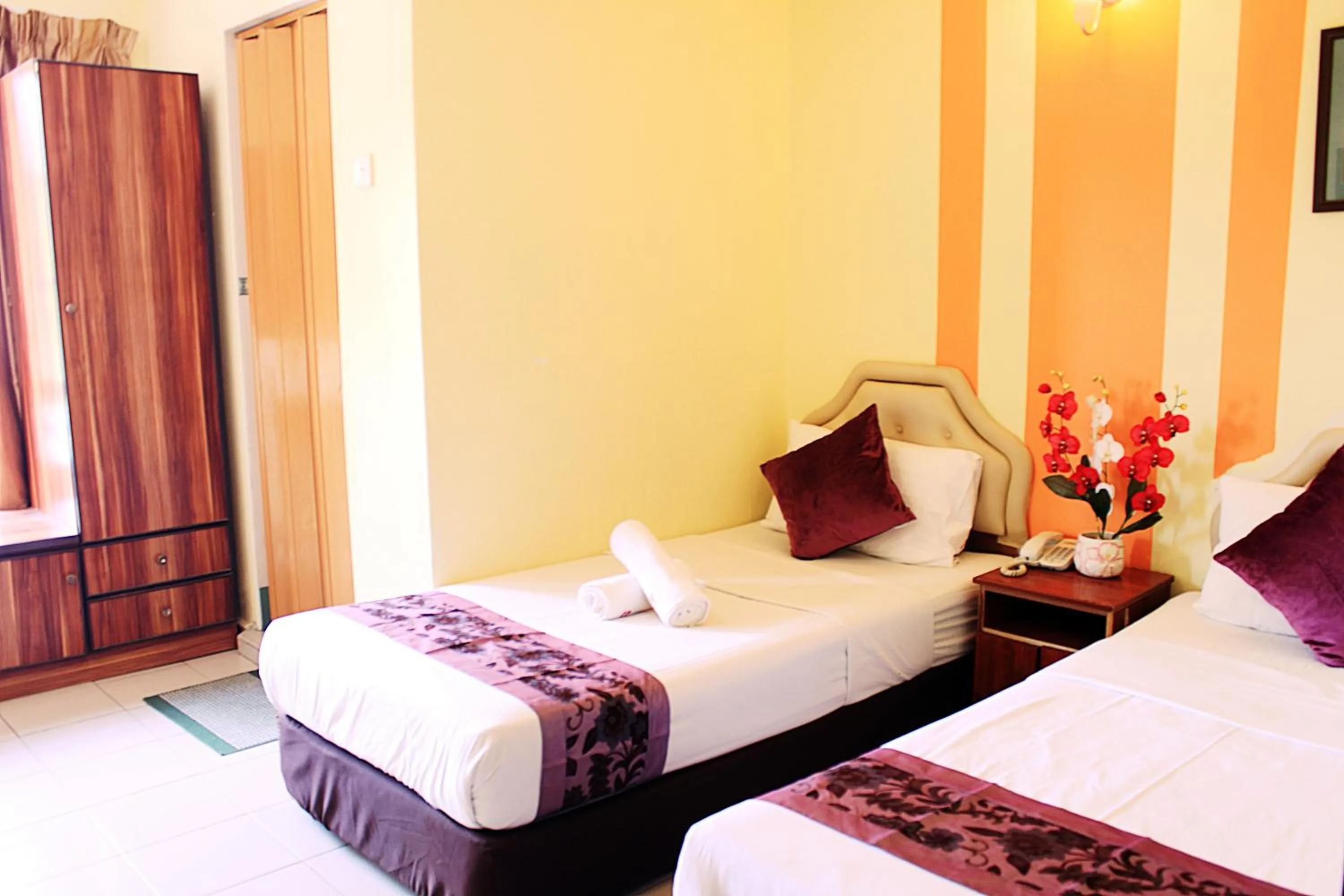 Bed in Sun Inns Hotel Meru Raya