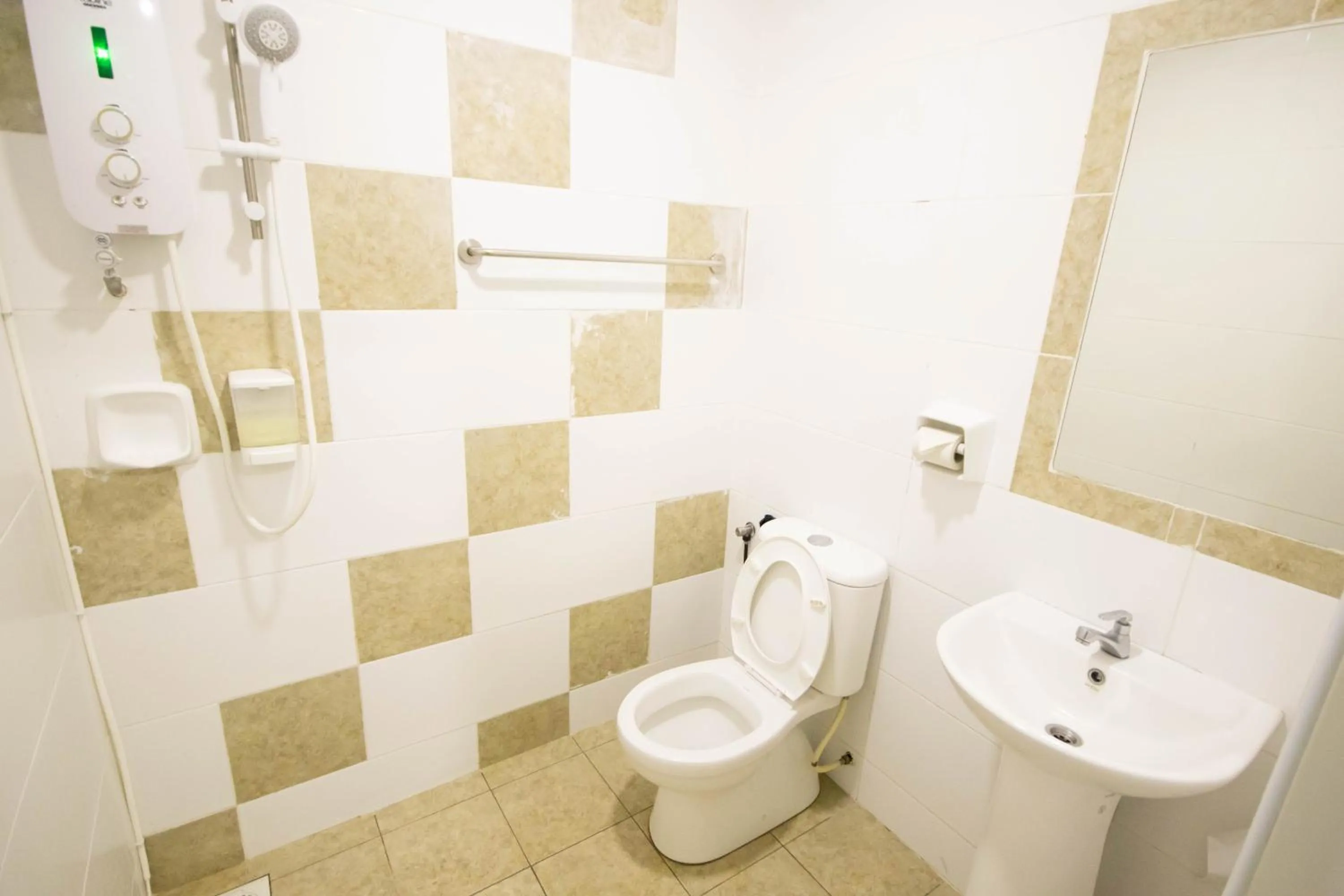 Bathroom in Sun Inns Hotel Meru Raya