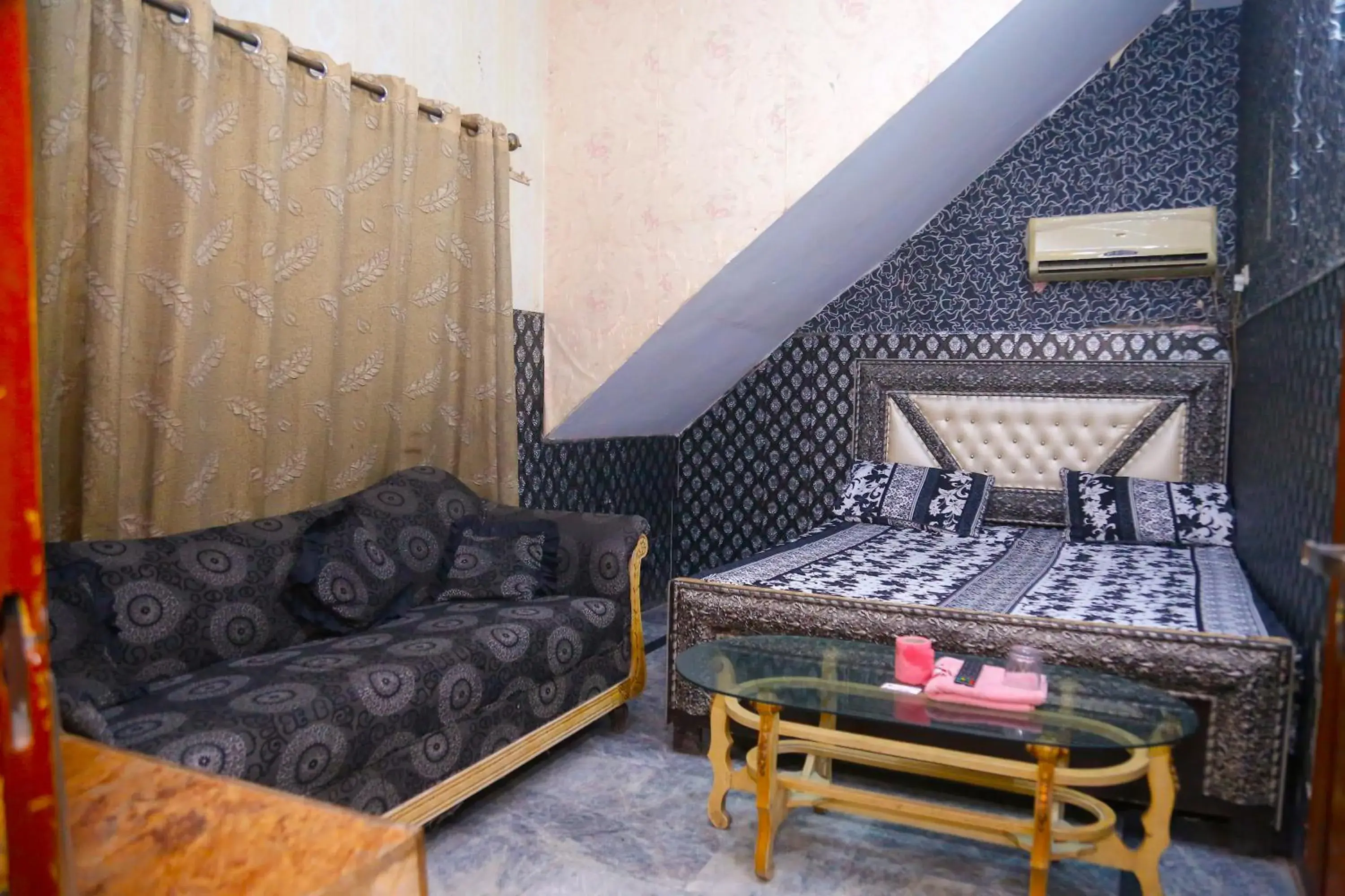 Deluxe Single Room in New Taj Hotel Deluxe Single Room in New Taj Hotel