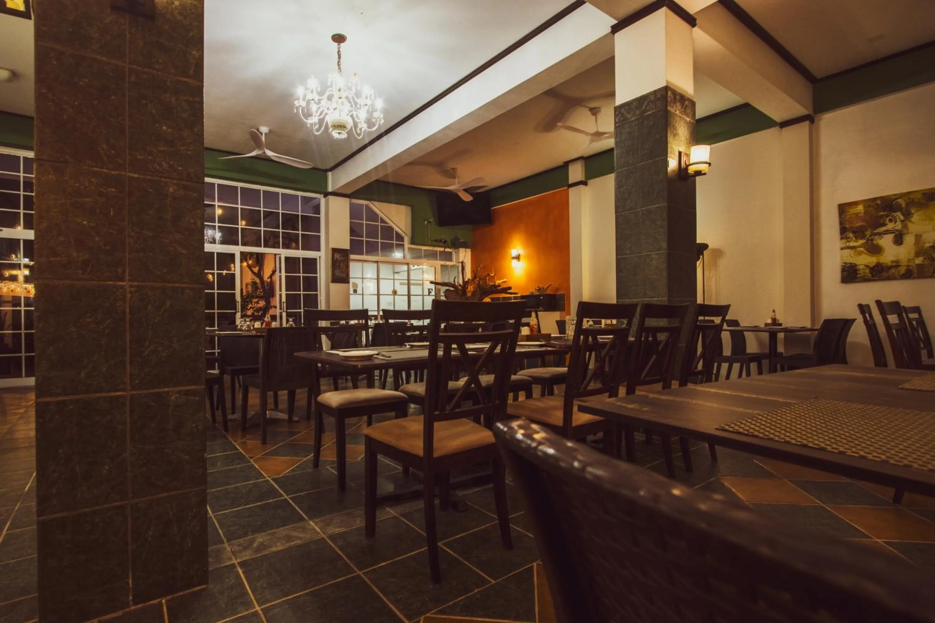 Restaurant/places to eat in Match Resort