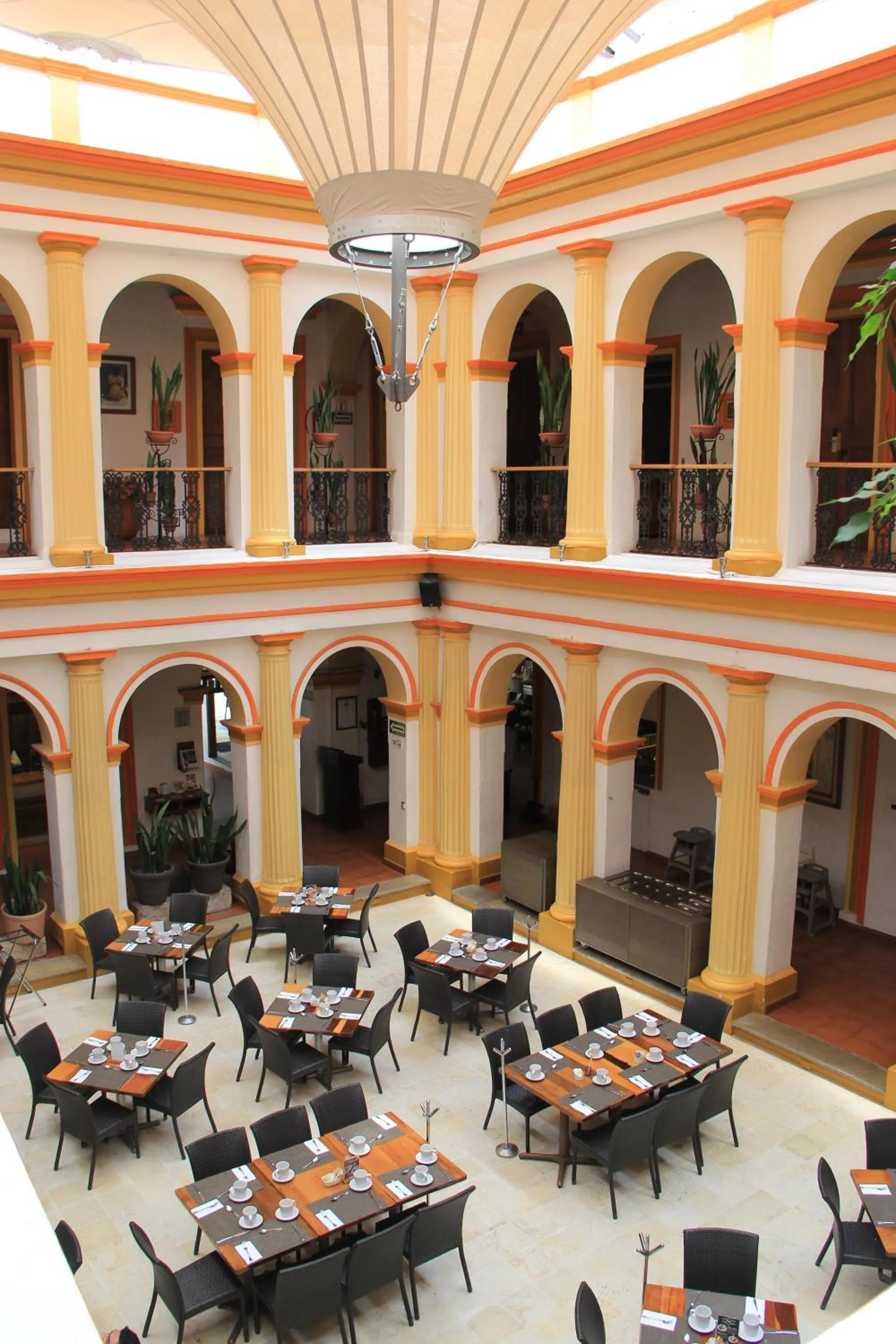 Restaurant/places to eat in Hotel Ciudad Real Centro Historico