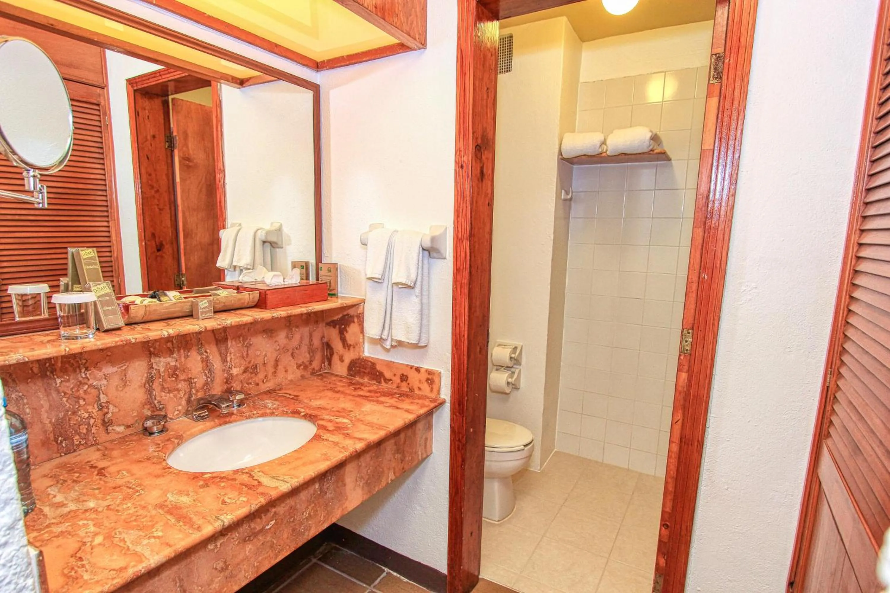 Bathroom in Hotel Ciudad Real Palenque