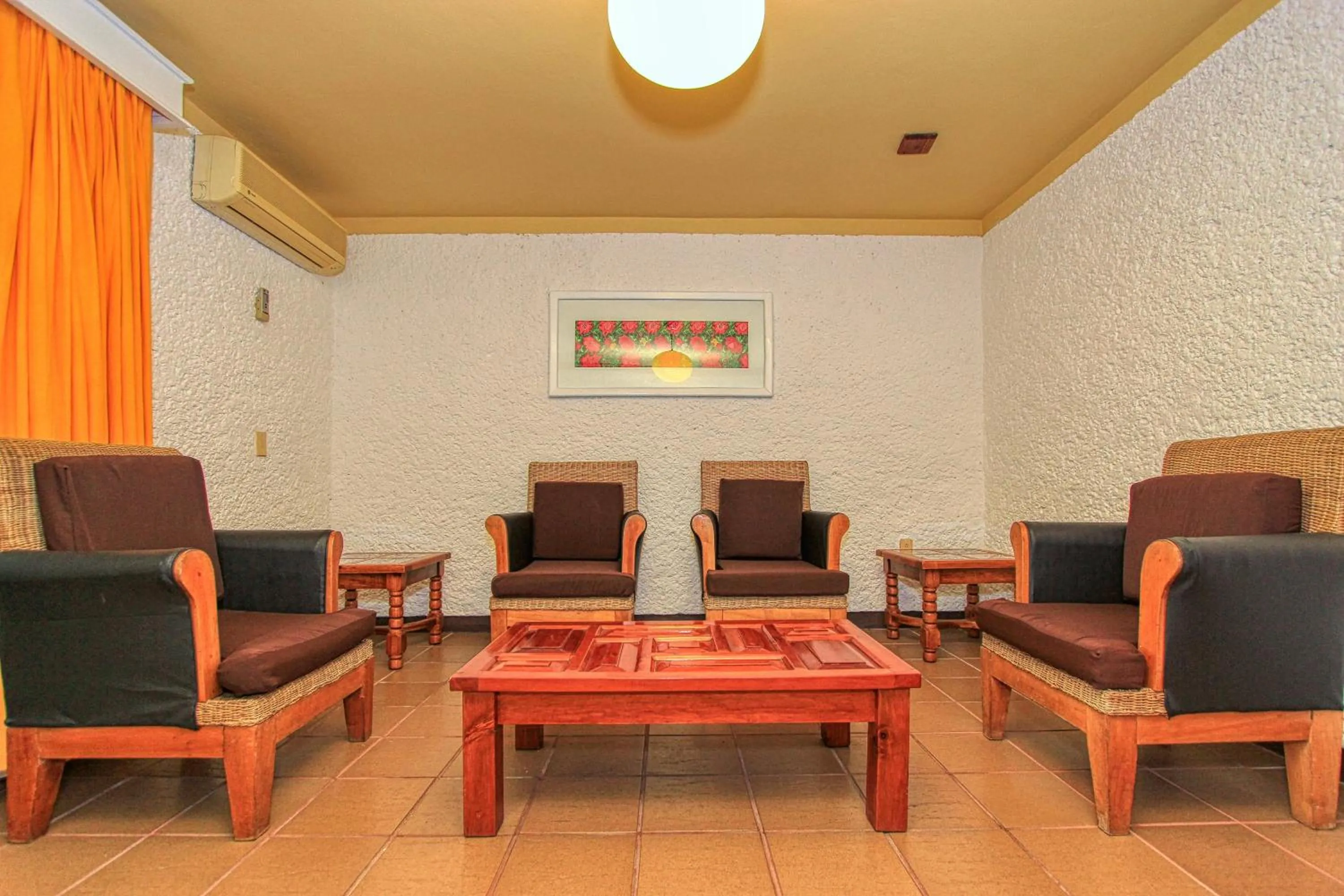 Photo of the whole room in Hotel Ciudad Real Palenque