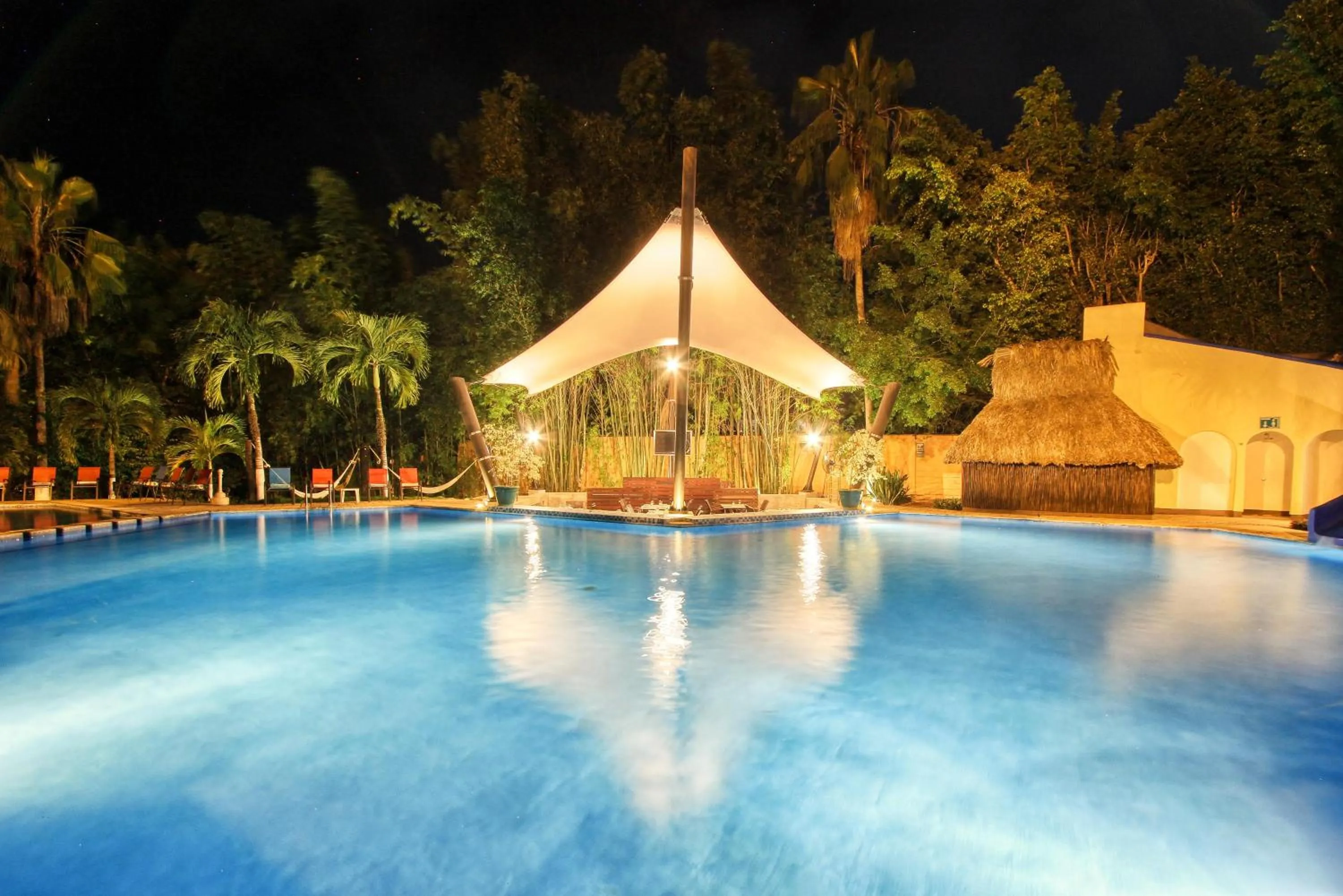 Swimming pool in Hotel Ciudad Real Palenque