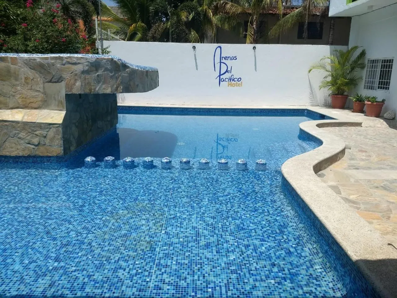 Swimming pool in Hotel Arenas del Pacifico