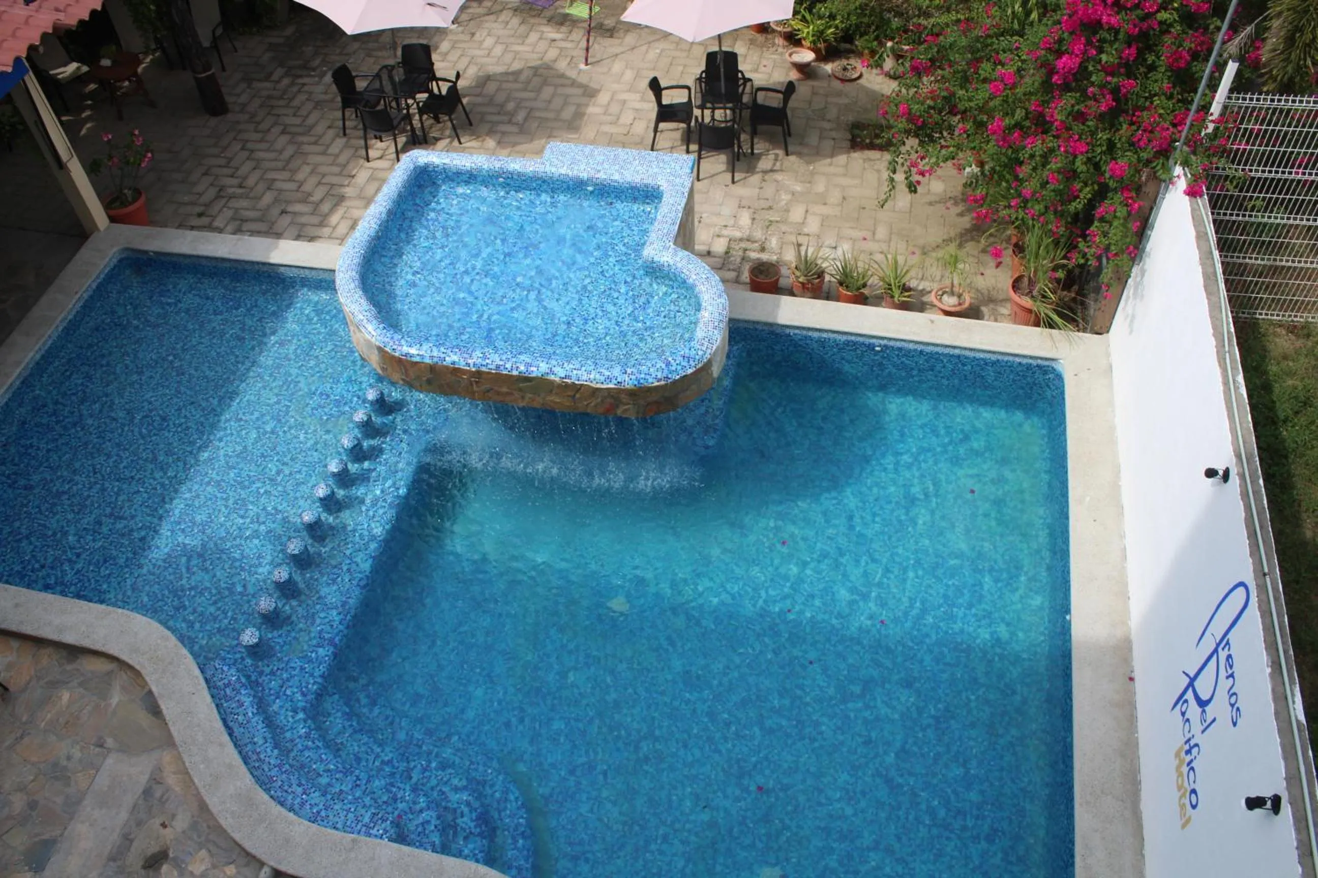 Swimming pool in Hotel Arenas del Pacifico