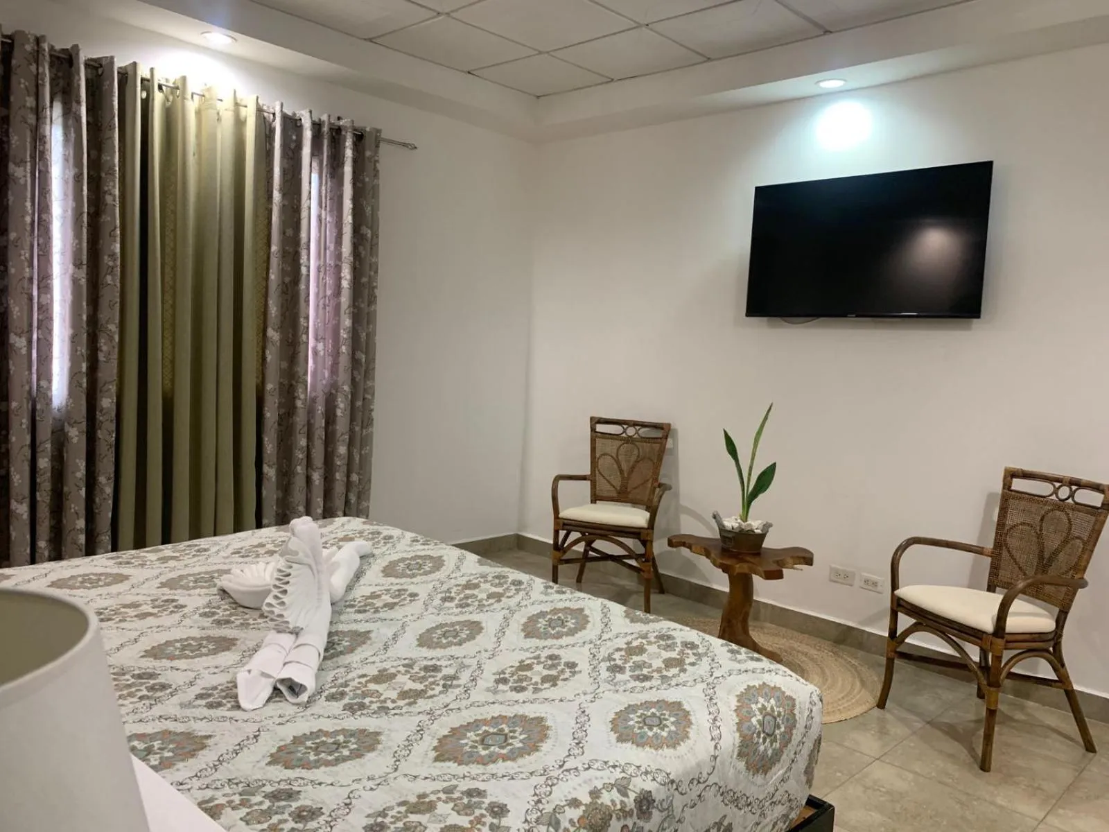 Bedroom, Bed in Hotel Coronado Inn