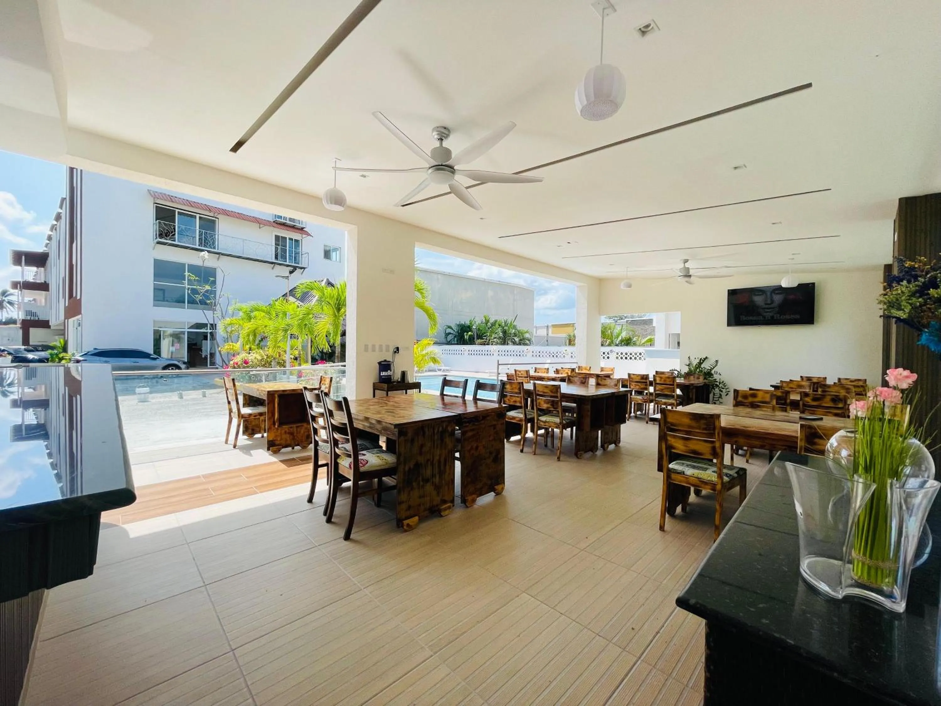 Restaurant/places to eat in Hotel Coronado Inn