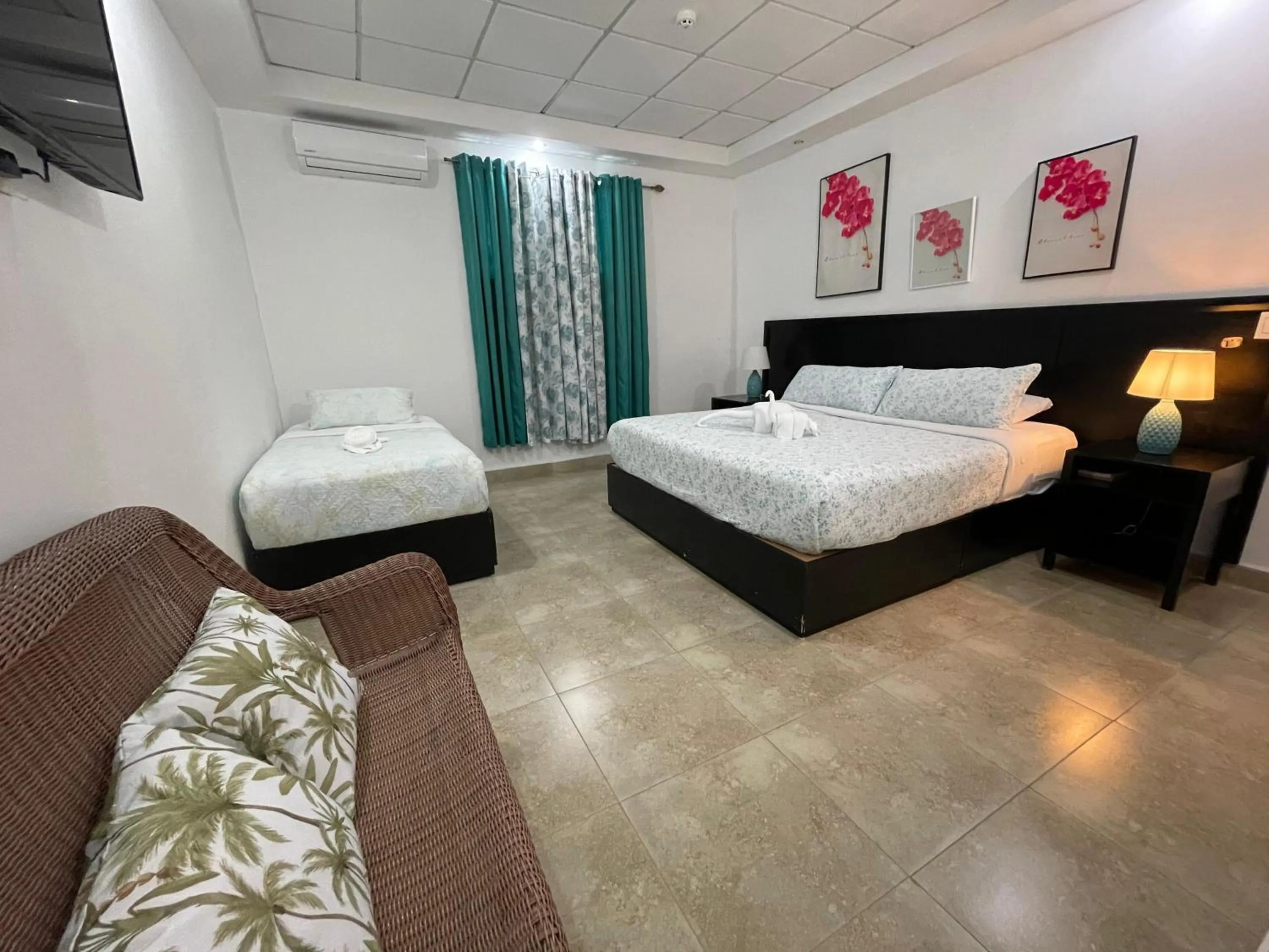 Bed in Hotel Coronado Inn