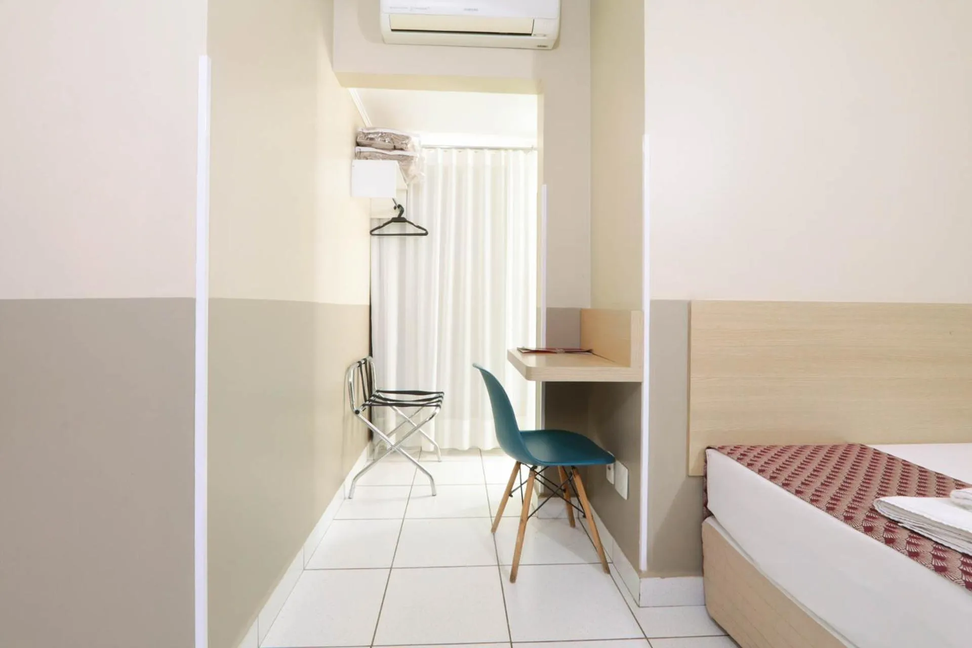 View (from property/room), Bed in Hotel Copacabana Piracicaba