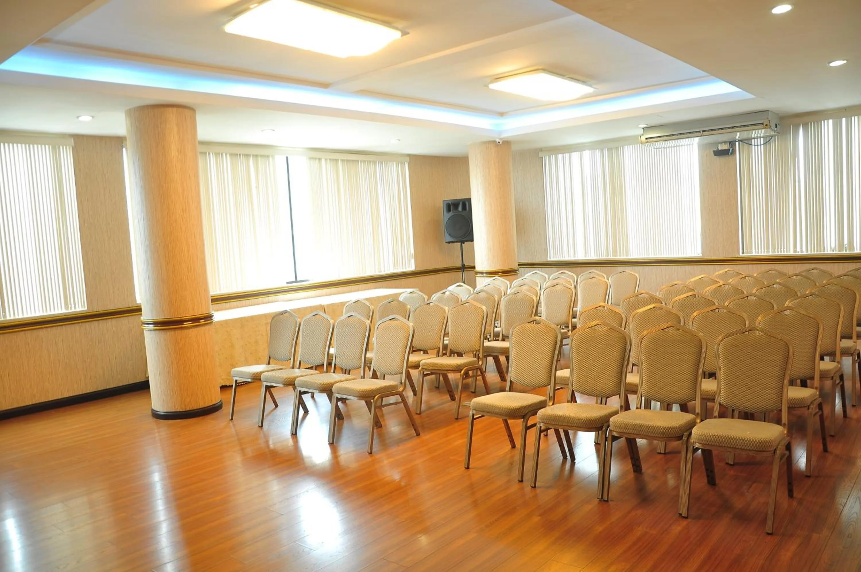 Lounge or bar in Kingdom Hotel