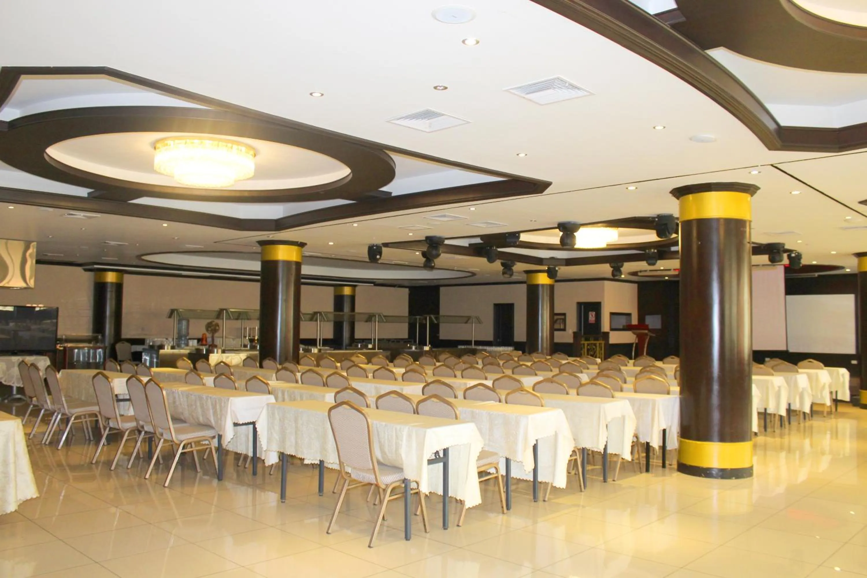 Restaurant/places to eat in Kingdom Hotel