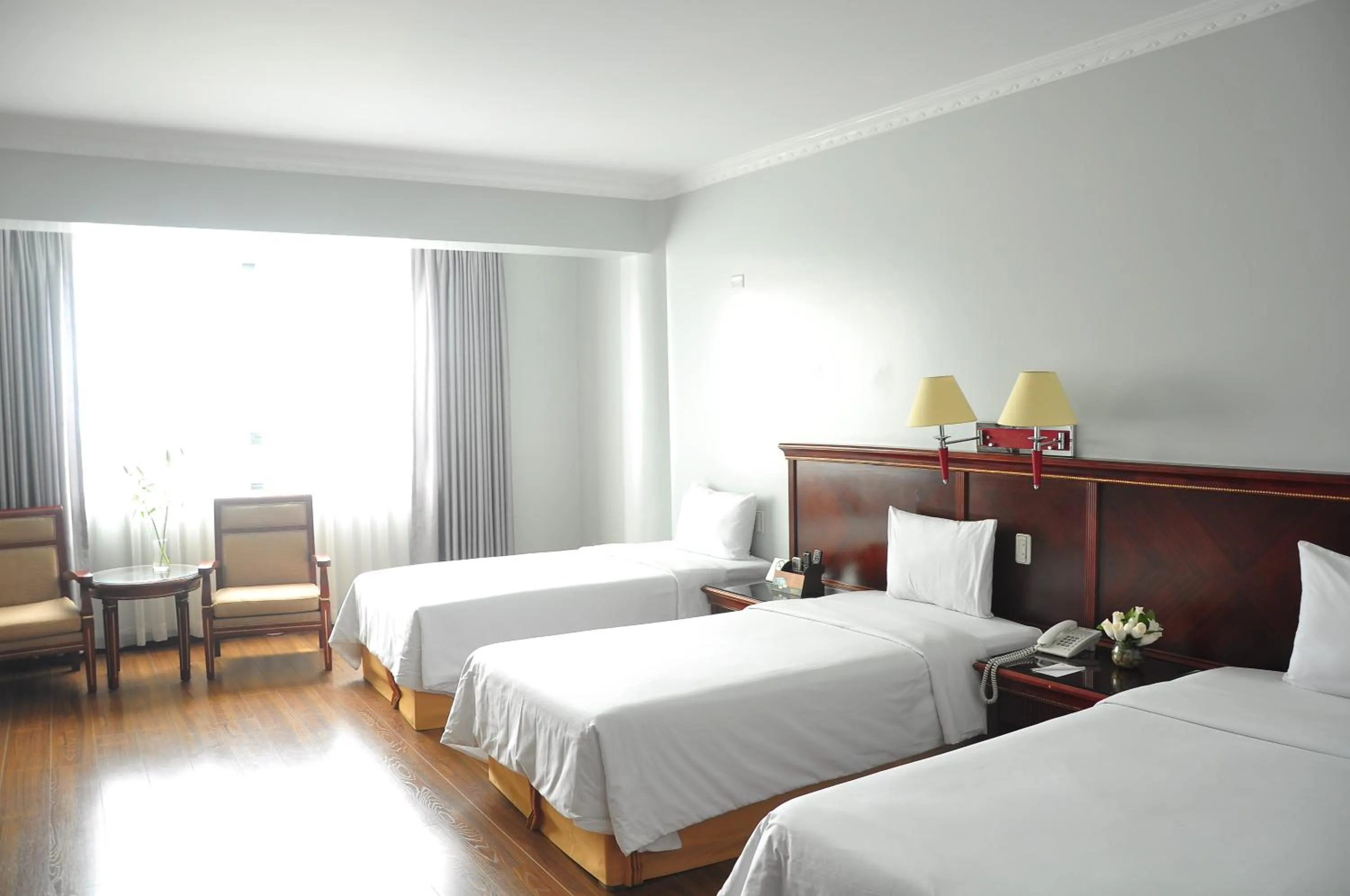 Photo of the whole room, Bed in Kingdom Hotel