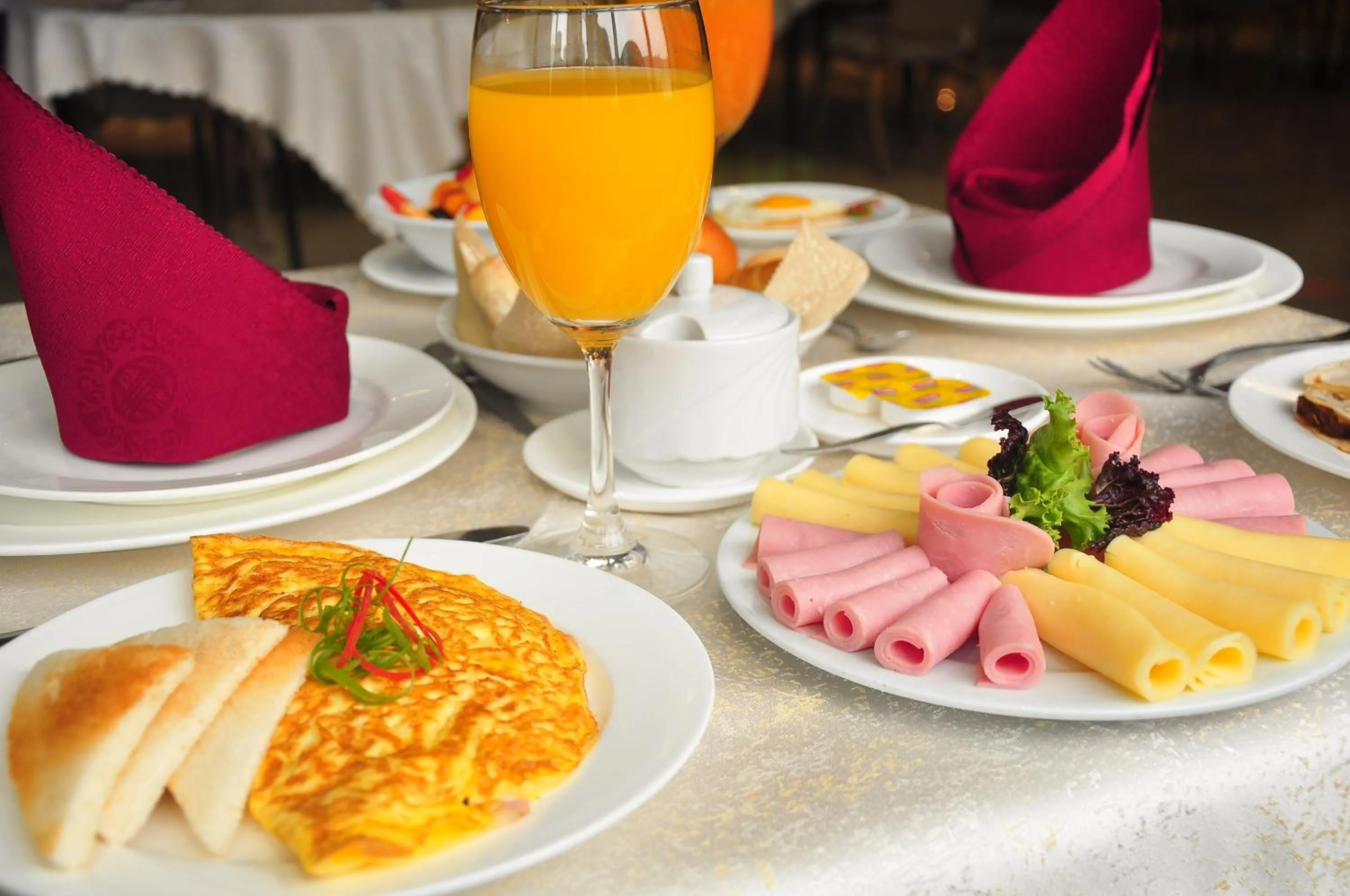 Food and drinks in Kingdom Hotel