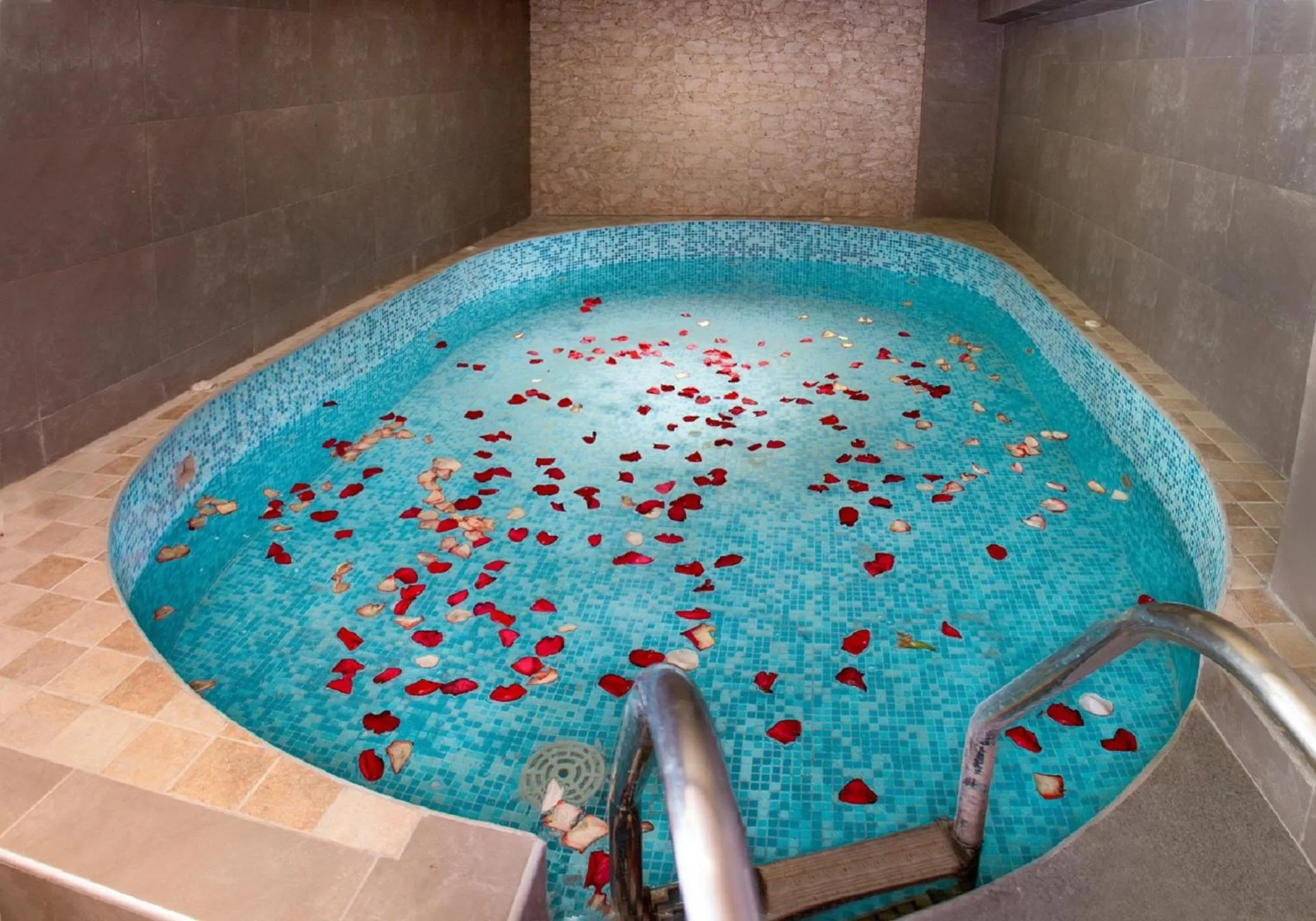 Hot Tub in Kingdom Hotel