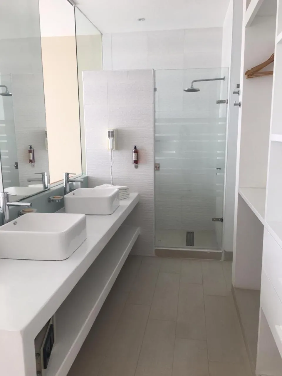 Shower in Selina Mancora