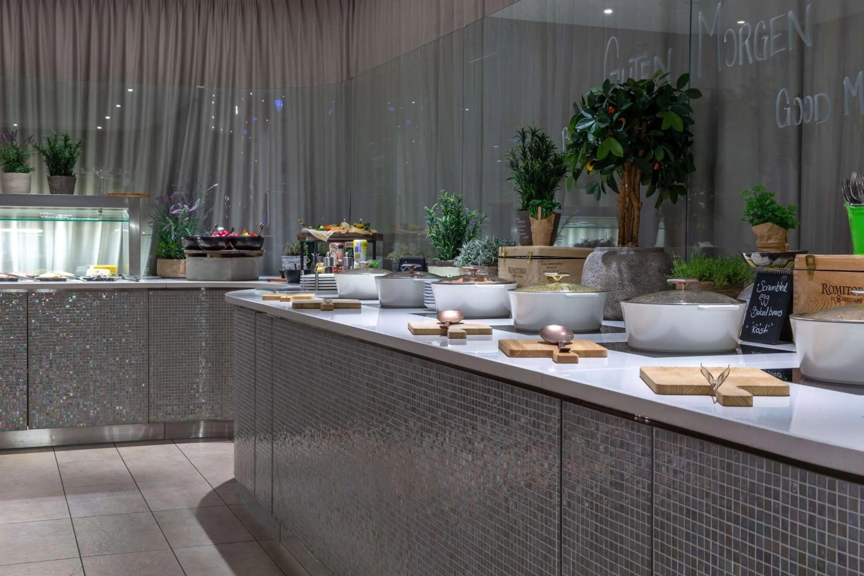 Restaurant/places to eat in Radisson Blu, Basel