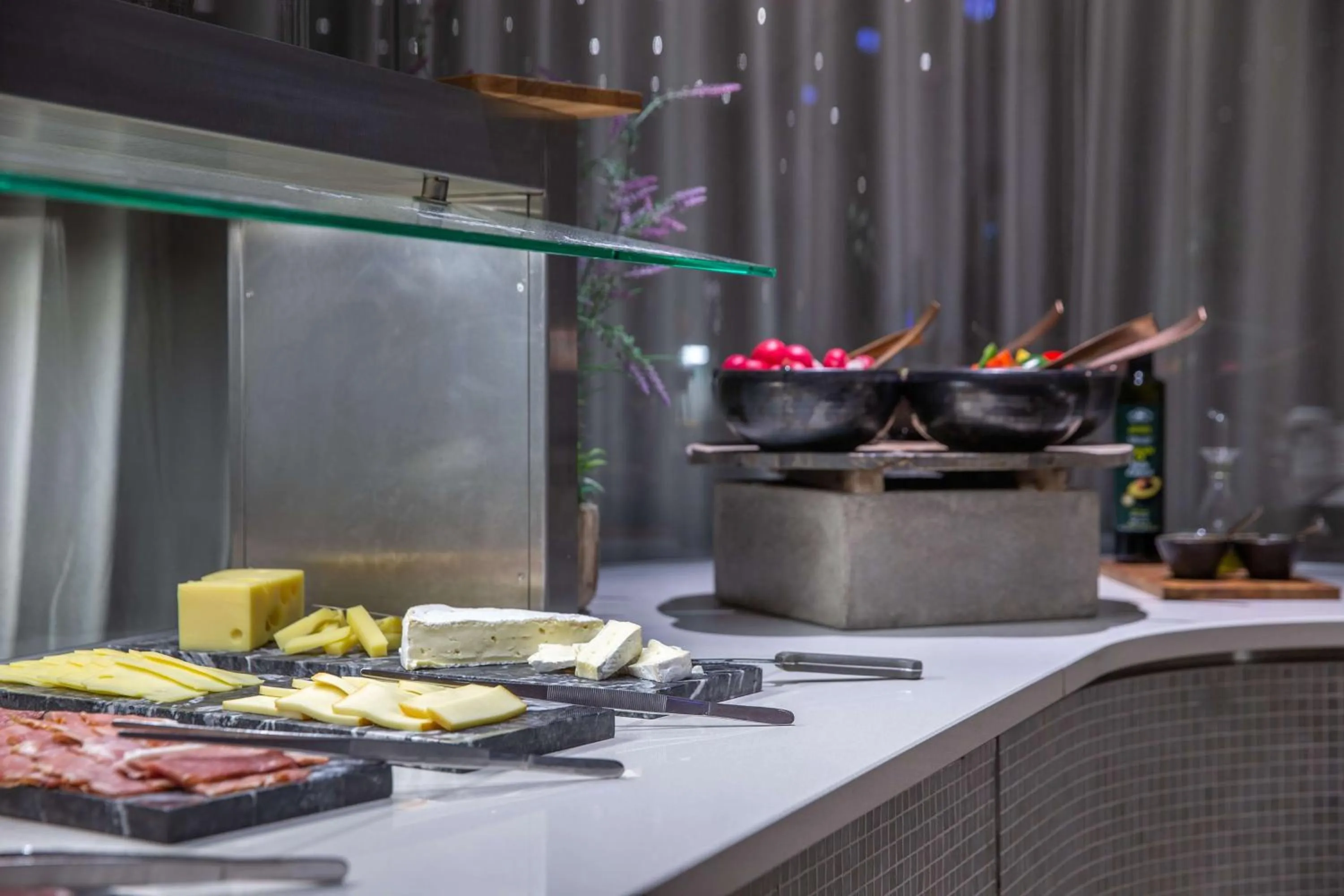 Restaurant/places to eat in Radisson Blu, Basel