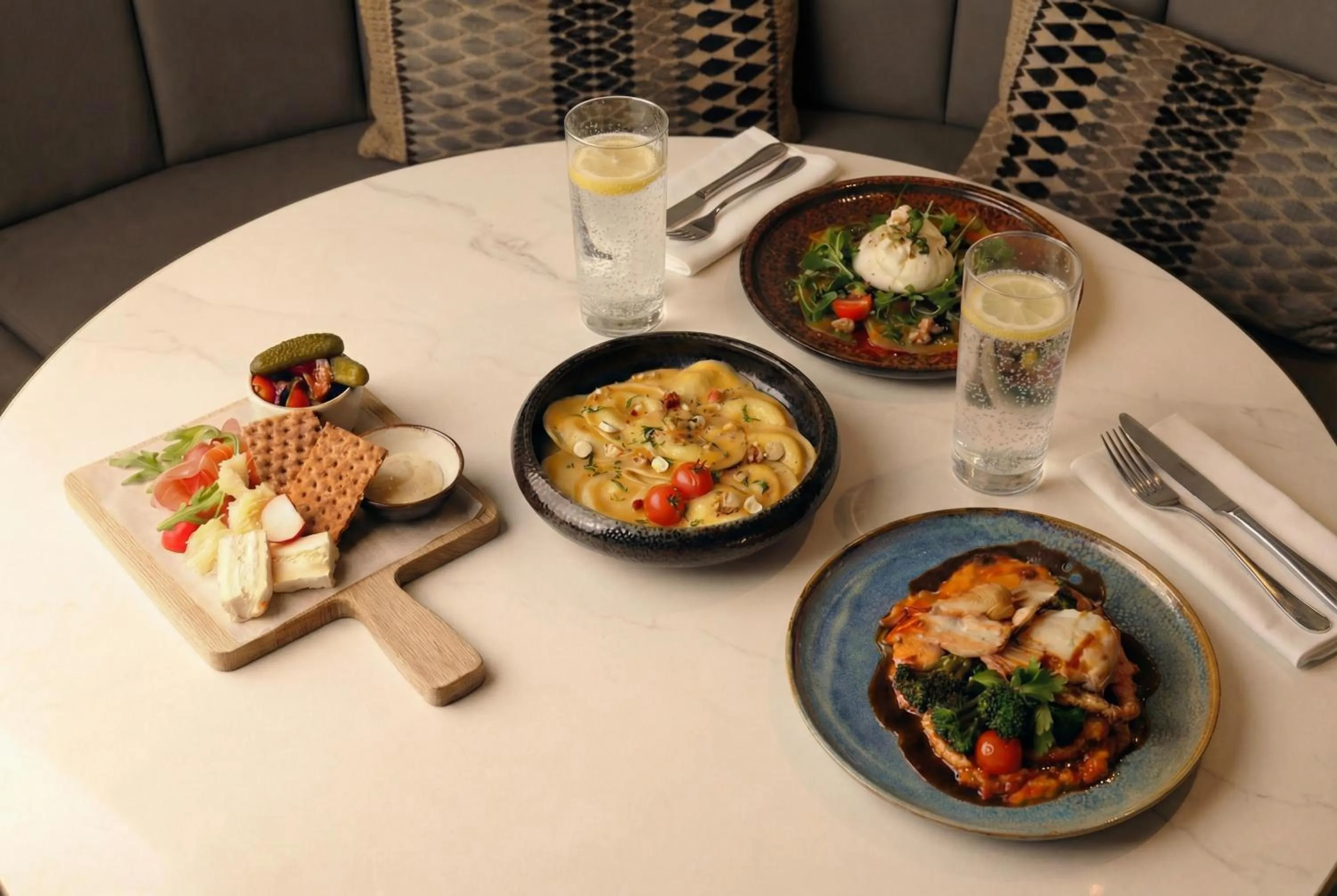 Restaurant/places to eat in Radisson Blu, Basel