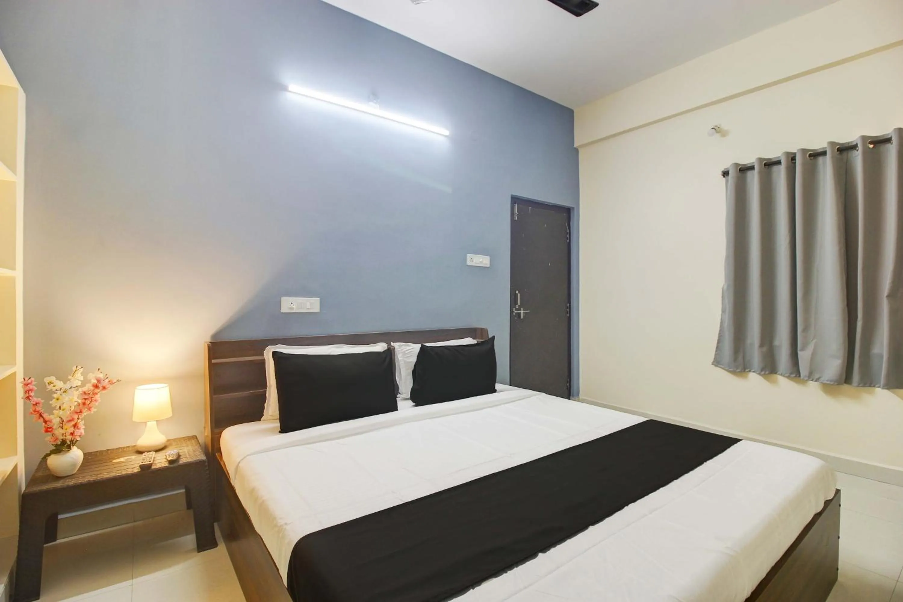 Bedroom in Hotel O REDDY'S GRAND LUXURY ROOMS