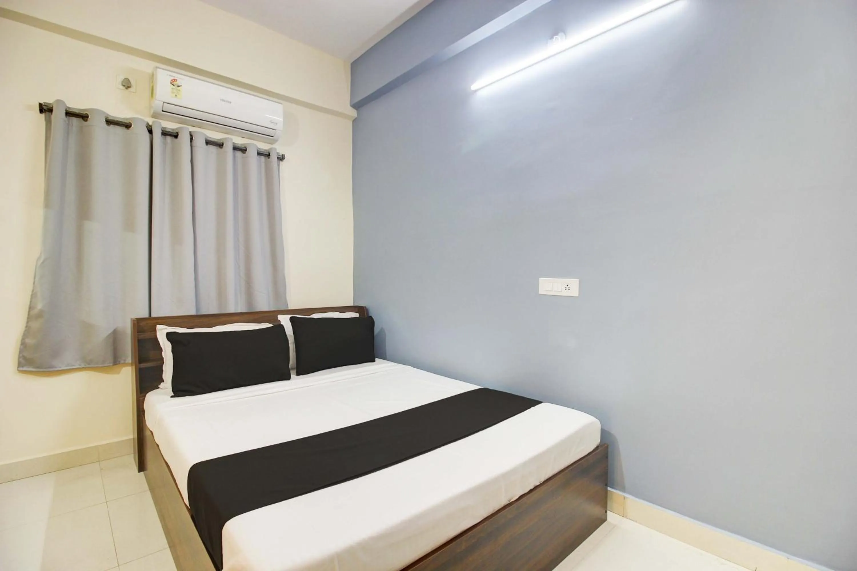 Bedroom in Hotel O REDDY'S GRAND LUXURY ROOMS