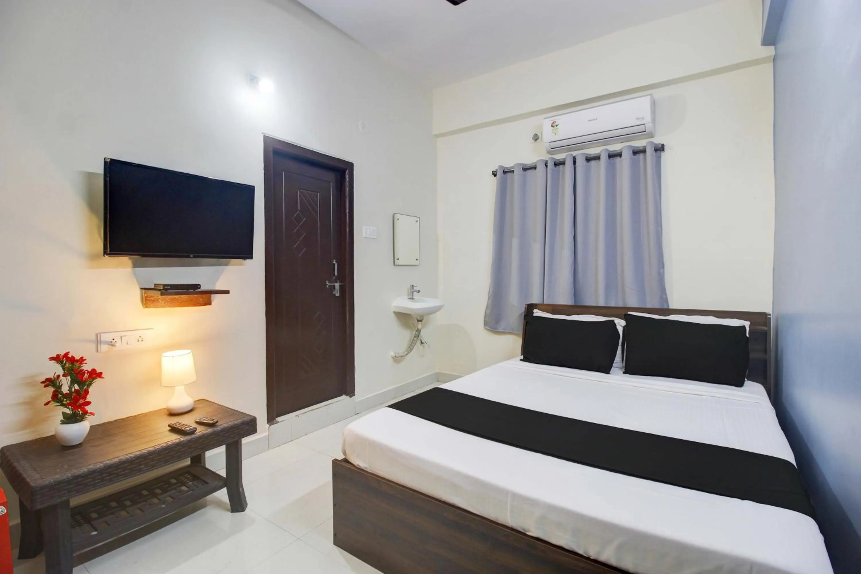 Bedroom in Hotel O REDDY'S GRAND LUXURY ROOMS