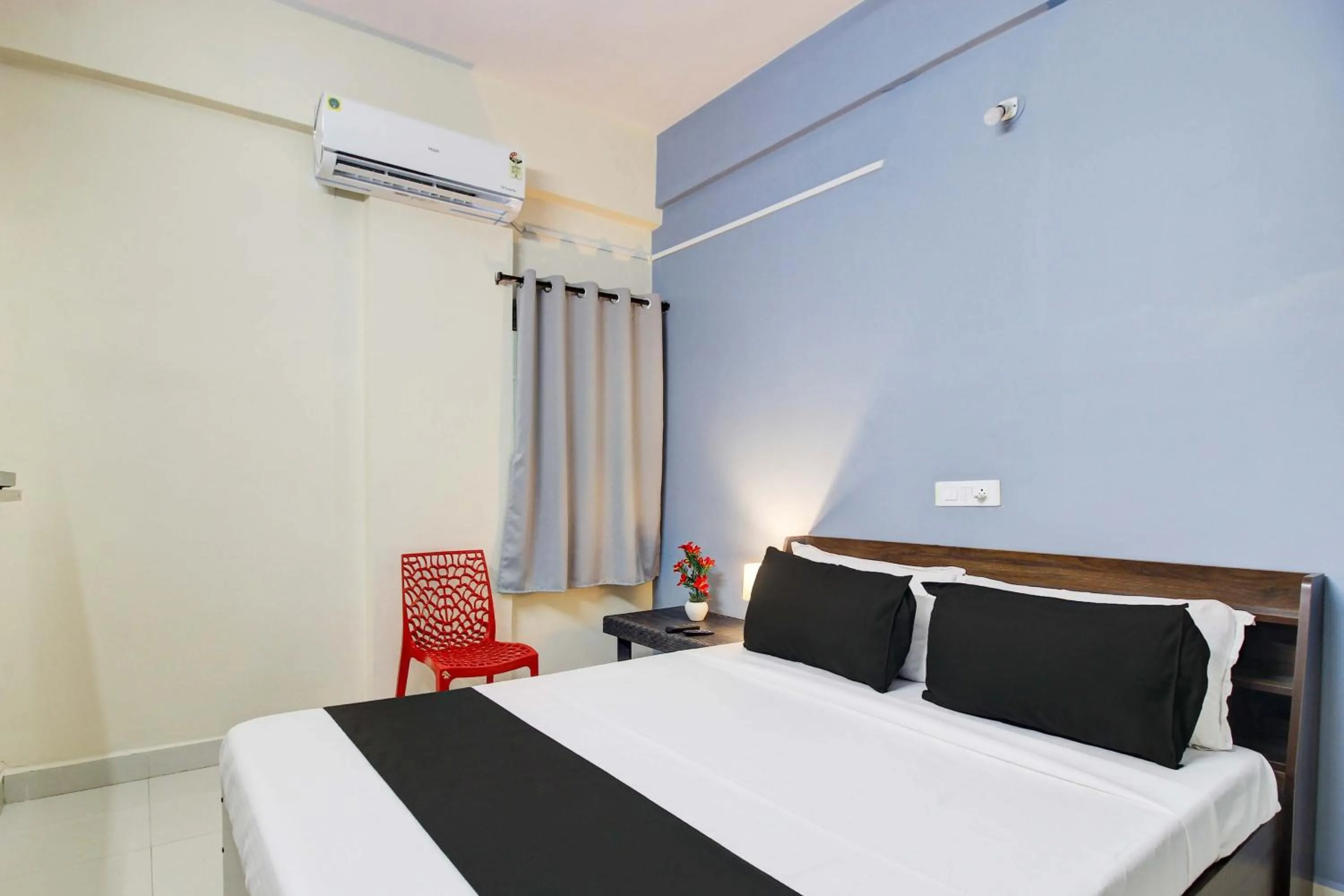 Bedroom in Hotel O REDDY'S GRAND LUXURY ROOMS