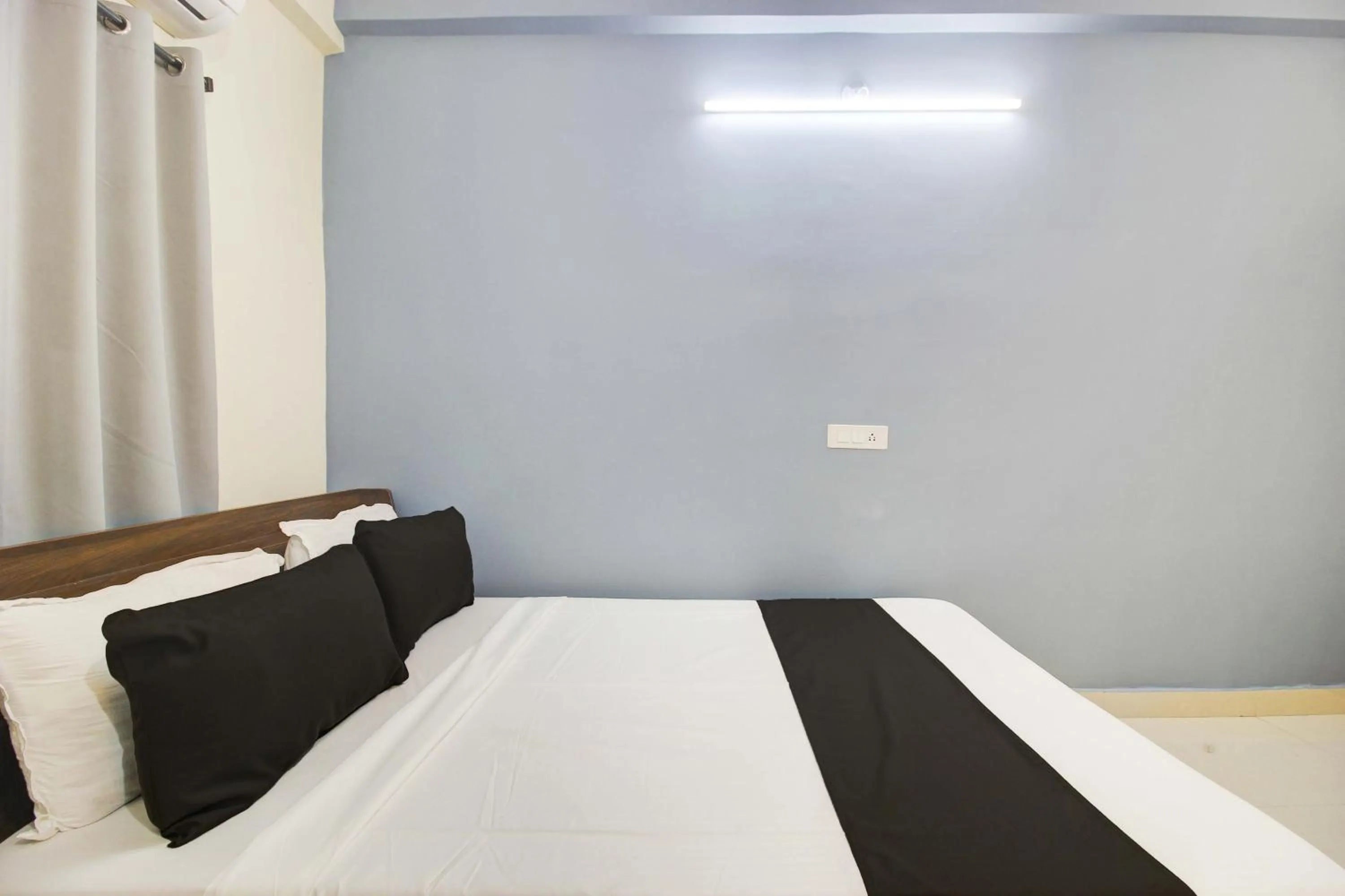 Bedroom in Hotel O REDDY'S GRAND LUXURY ROOMS