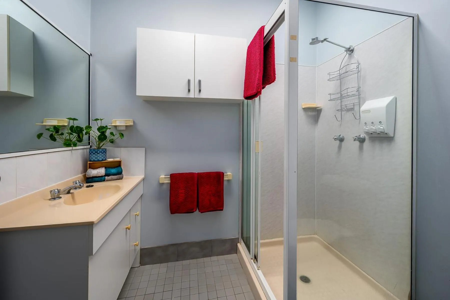 Bathroom in Tropical Lodge