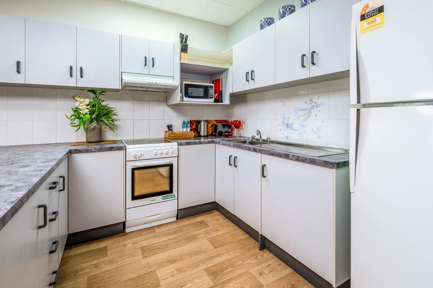Kitchen or kitchenette in Tropical Lodge