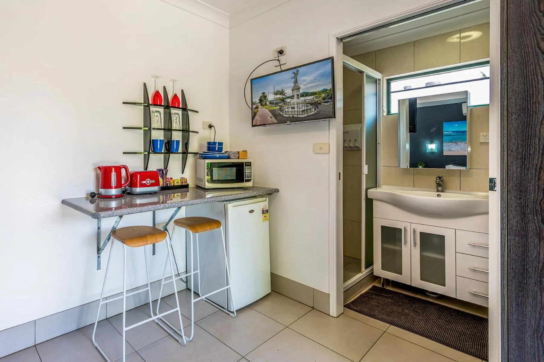 Coffee/tea facilities in Tropical Lodge