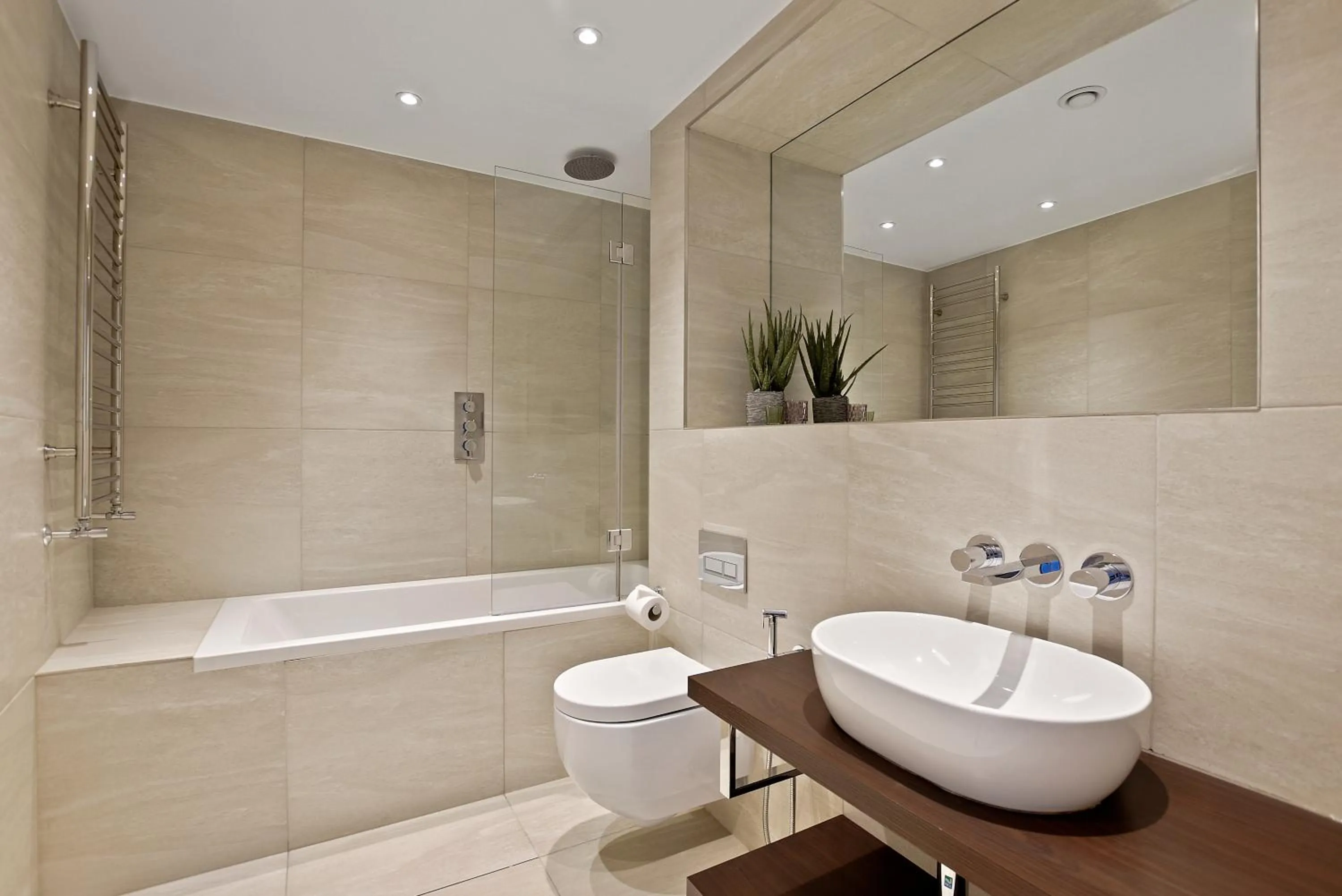 Bathroom in Vauxhall Bridge Road by Aeria Apartments