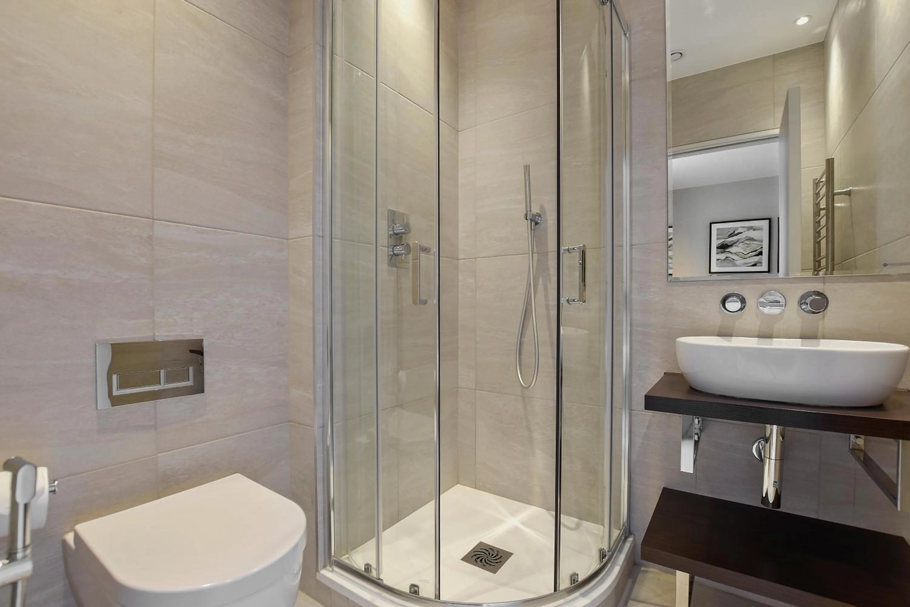 Bathroom in Vauxhall Bridge Road by Aeria Apartments