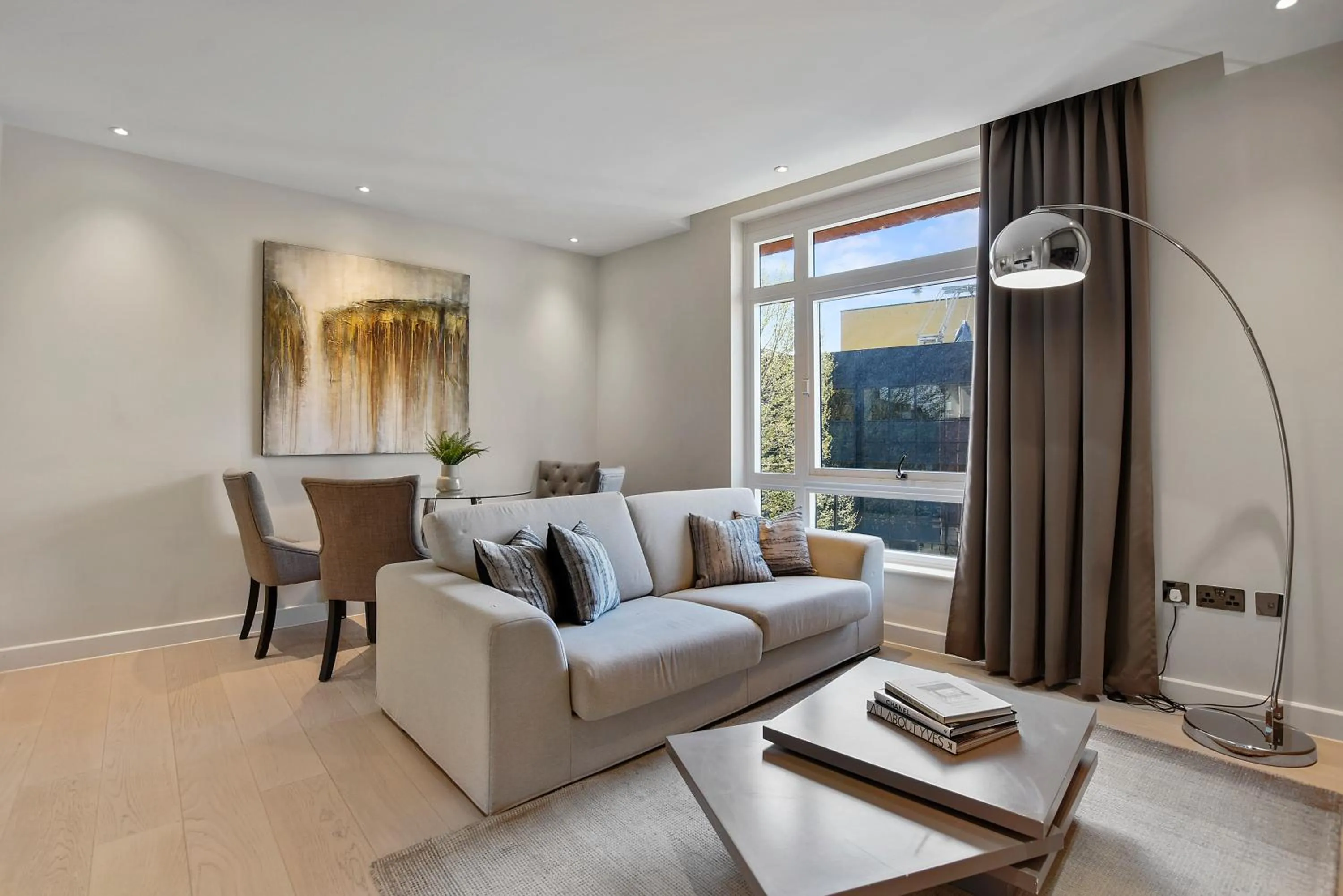 Living room in Vauxhall Bridge Road by Aeria Apartments