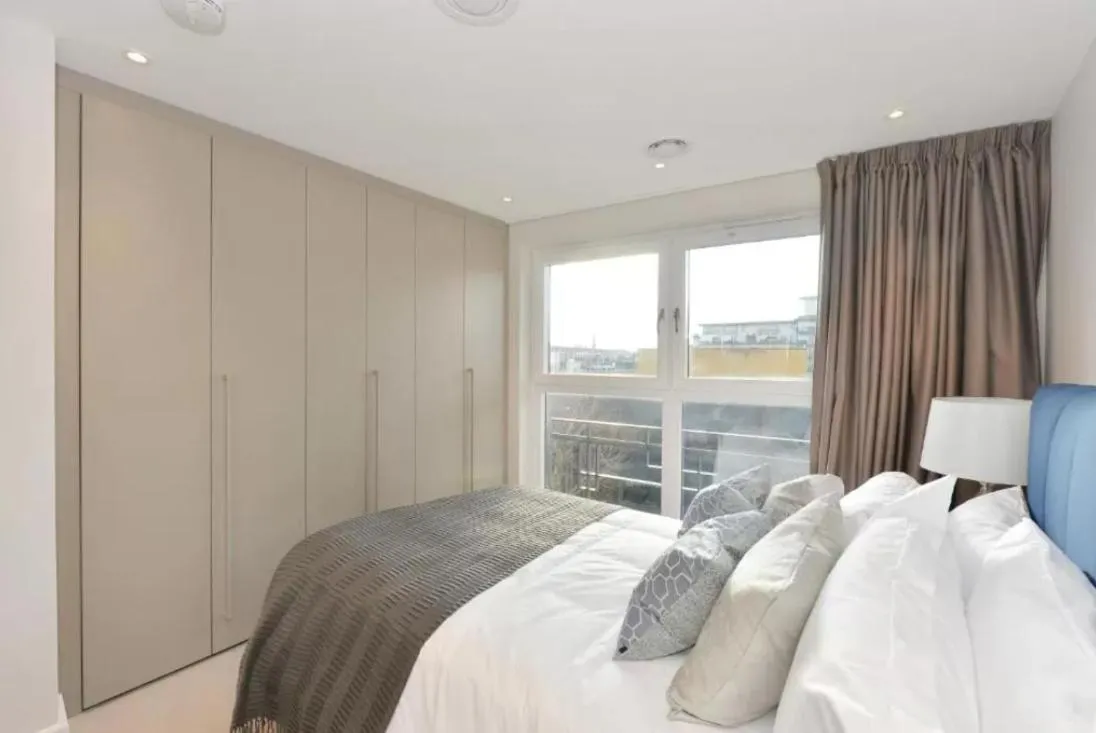 Bedroom, Bed in Vauxhall Bridge Road by Aeria Apartments