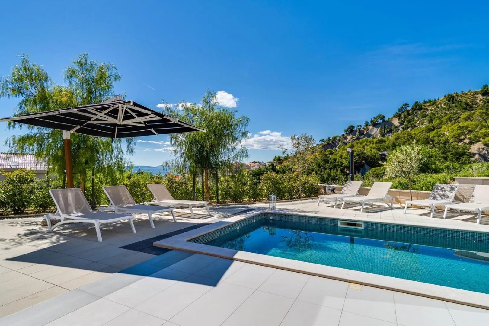 Luxury VILLA CECILIA with 4 en-suite bedrooms located 250m from the beach in Podstrana, max 8 people