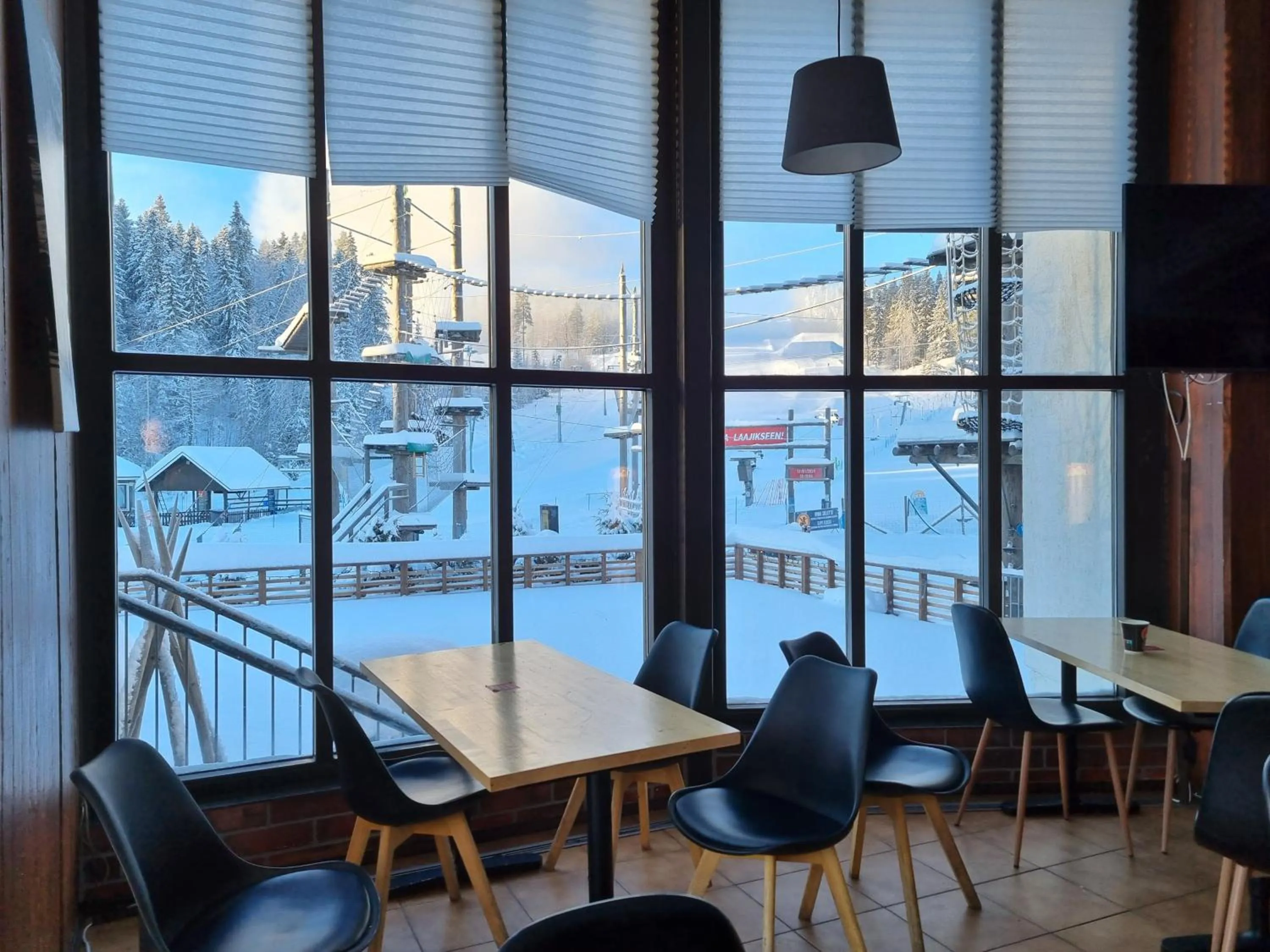 Restaurant/places to eat in Outdoor Hostel Laajis