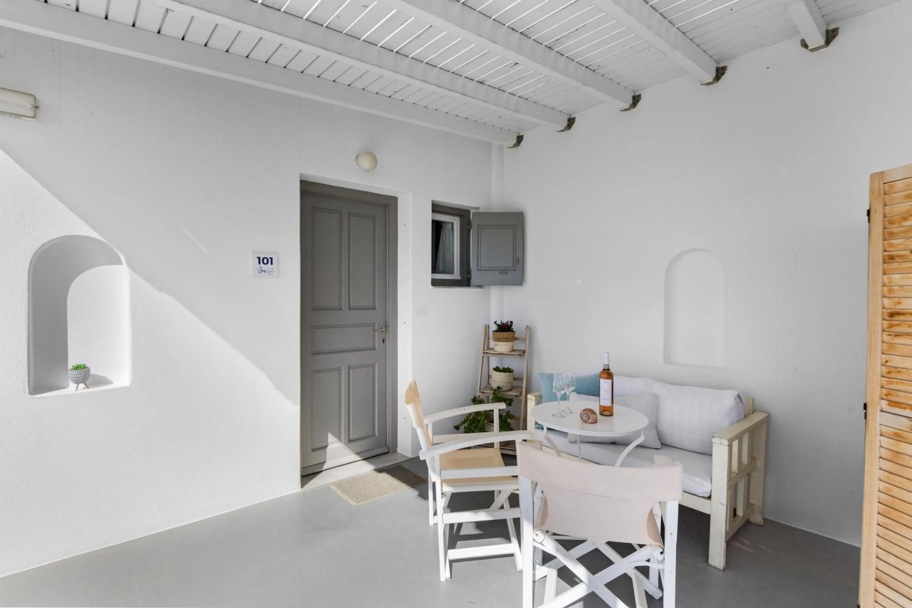 Facade/entrance in Seample studios