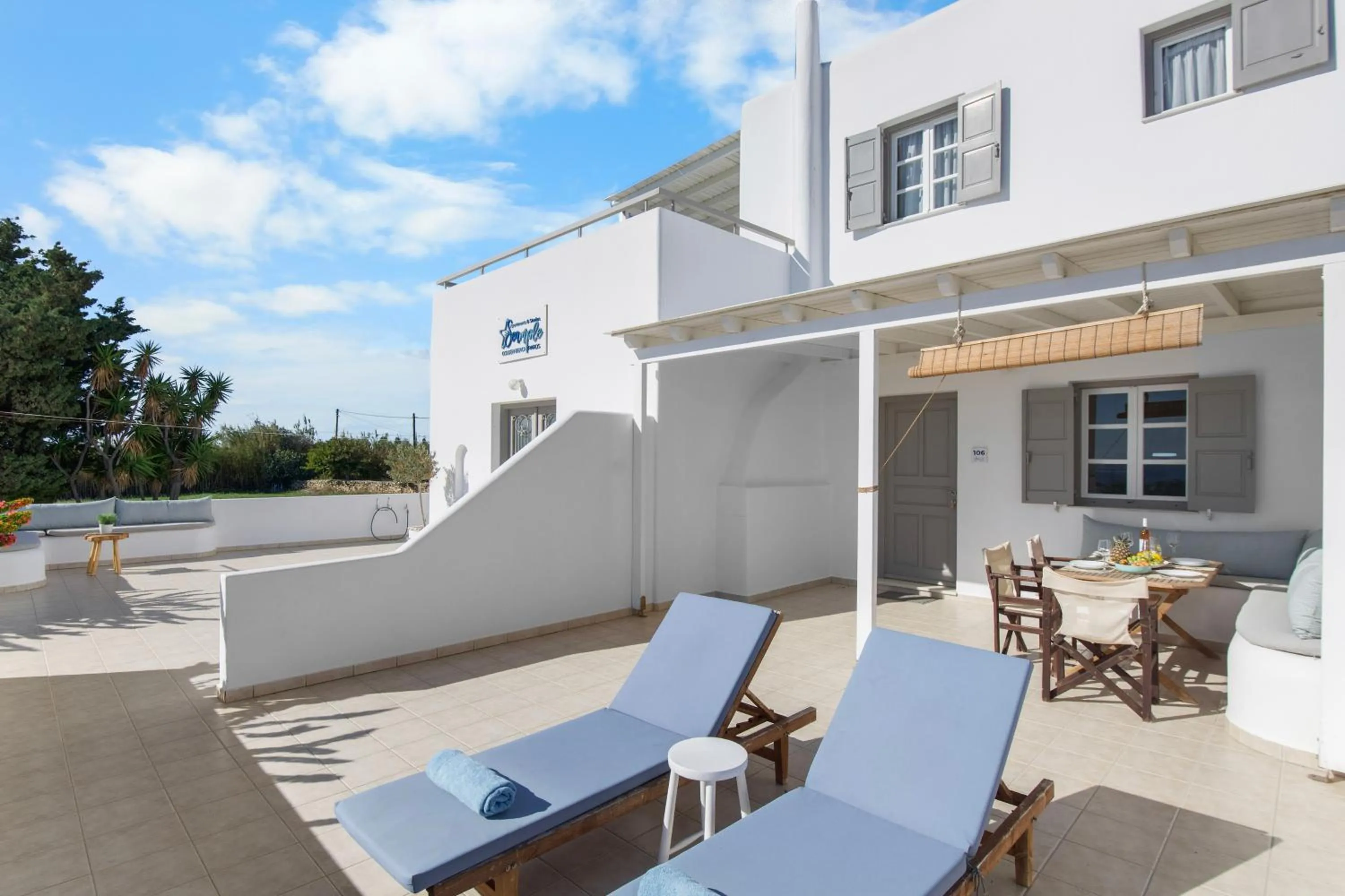 Facade/entrance in Seample studios