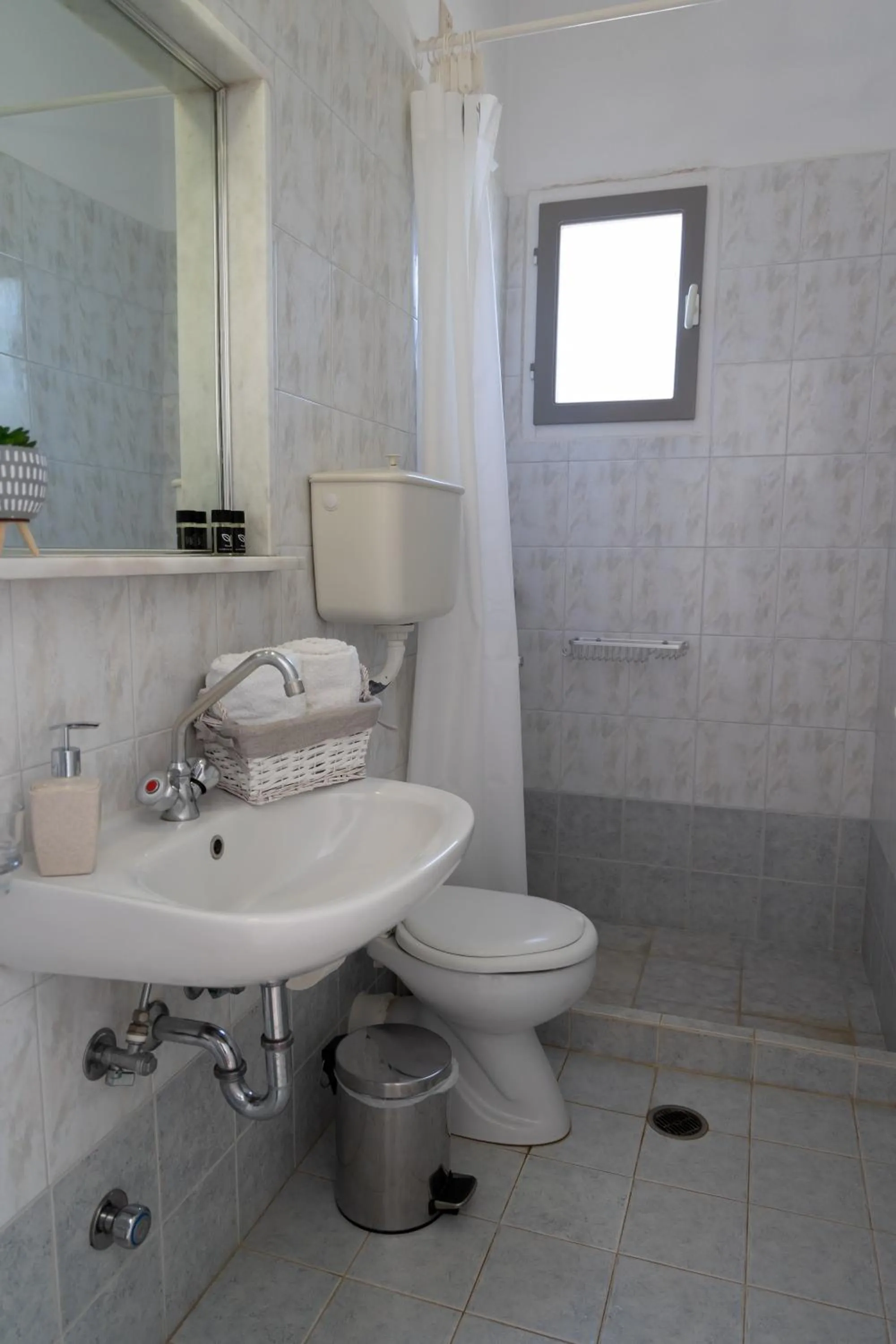 Shower in Seample studios