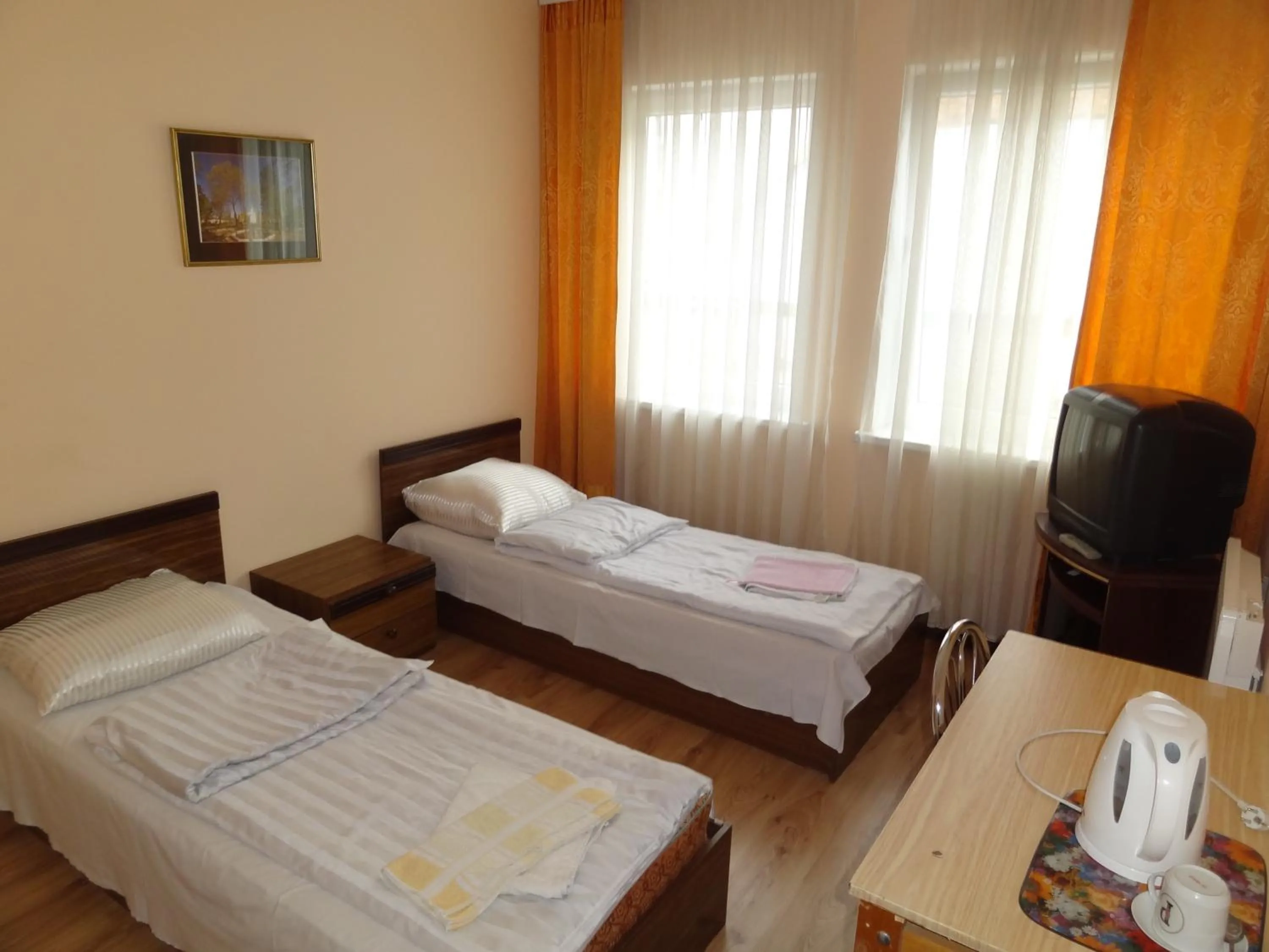 Sia Rebir D, Hotel Rebir